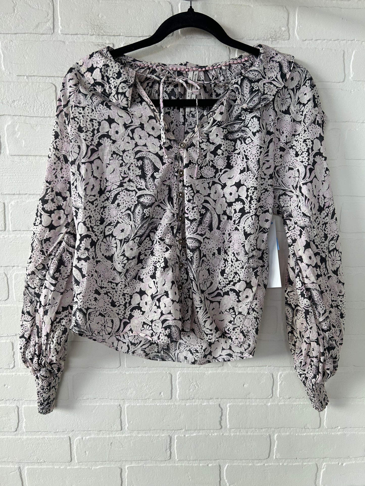 Top Long Sleeve By Anthropologie In Grey & Pink, Size: Xsp