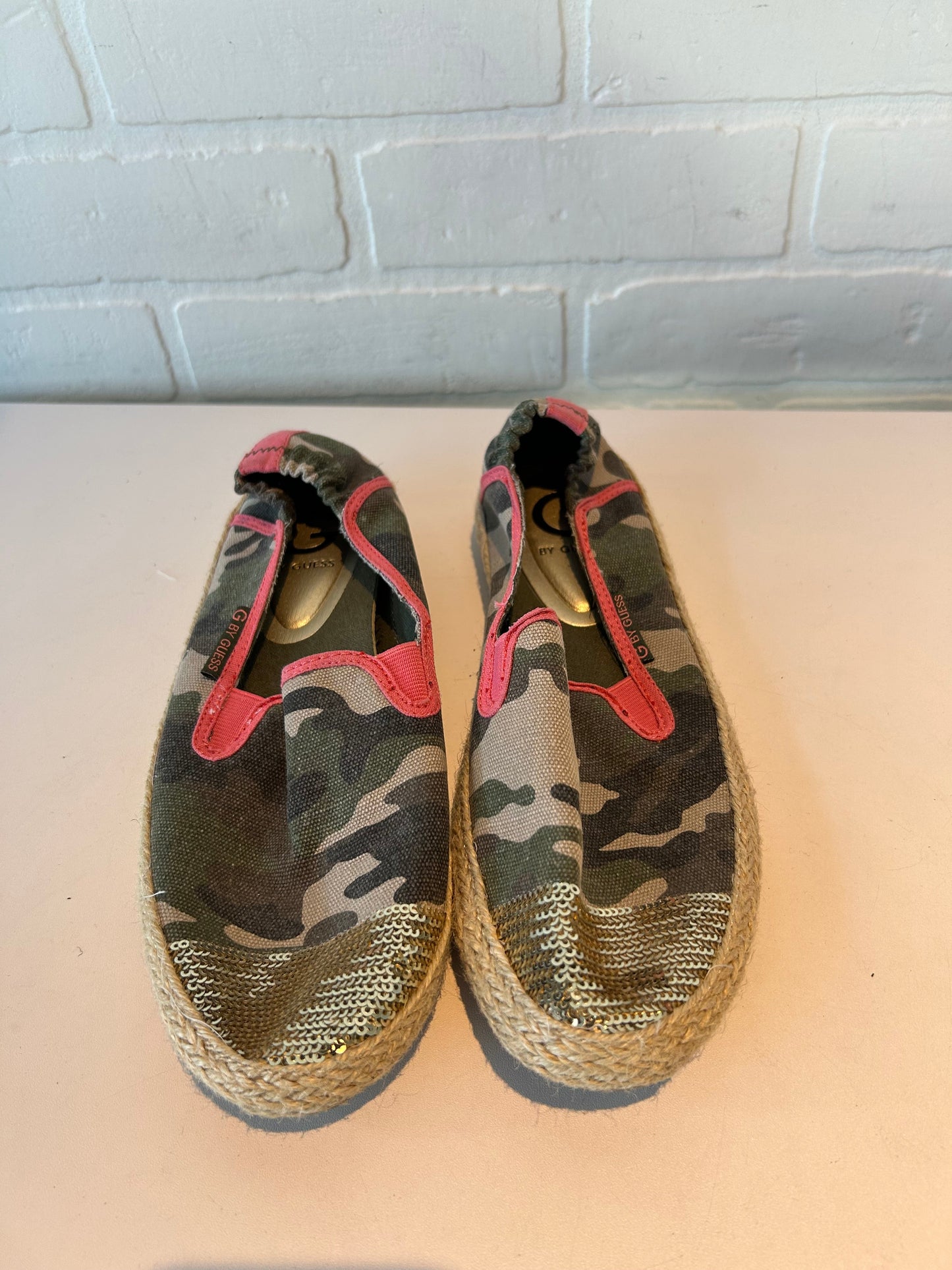 Shoes Flats By Guess In Camouflage Print, Size: 7.5