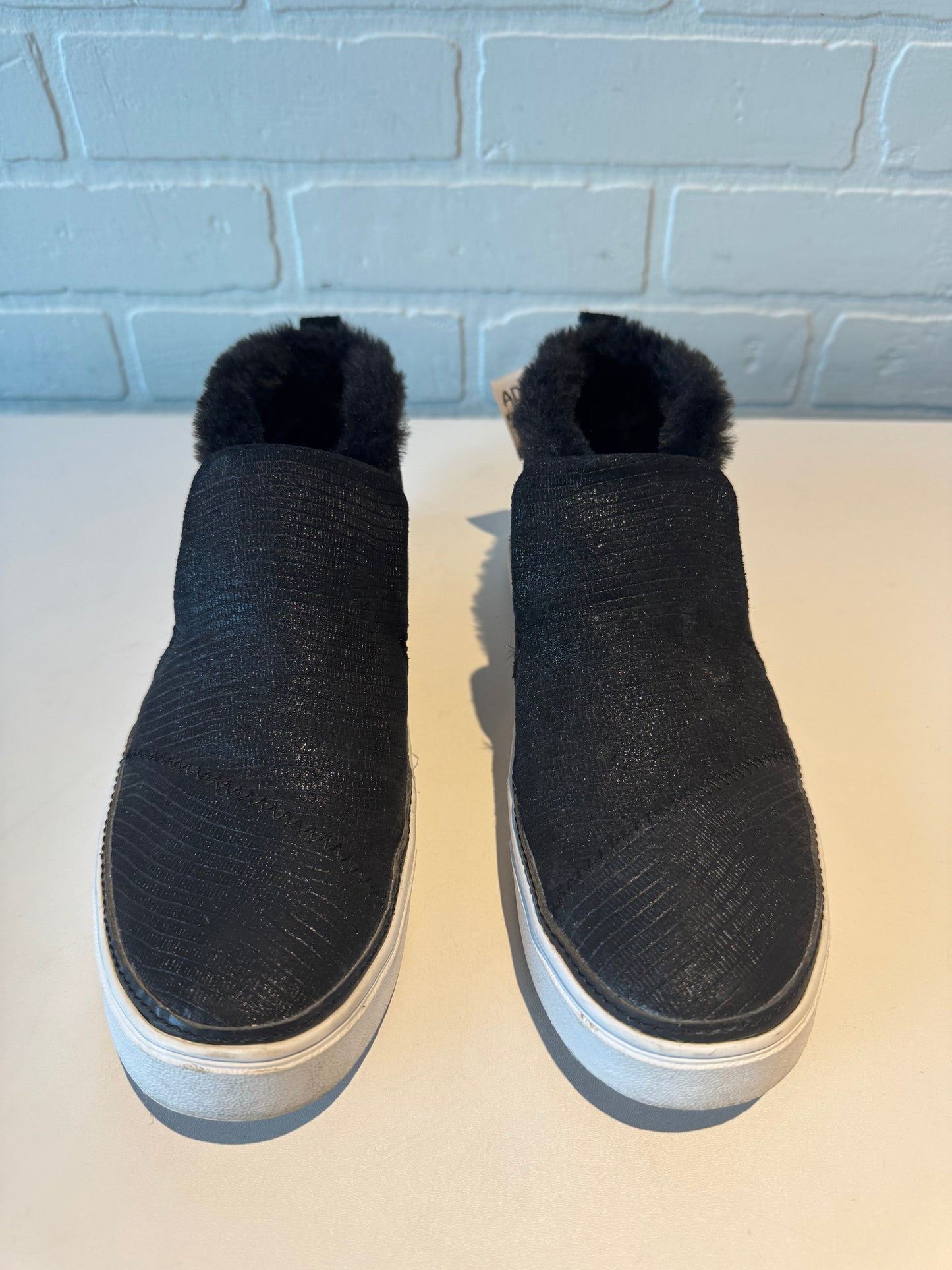 Shoes Sneakers By Toms In Black, Size: 7.5