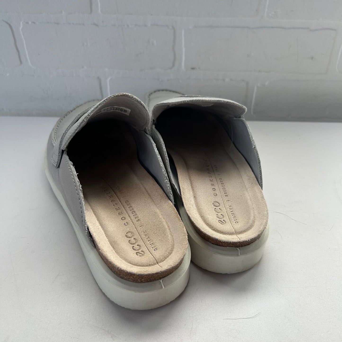 Shoes Flats By Ecco In Grey, Size: 7.5