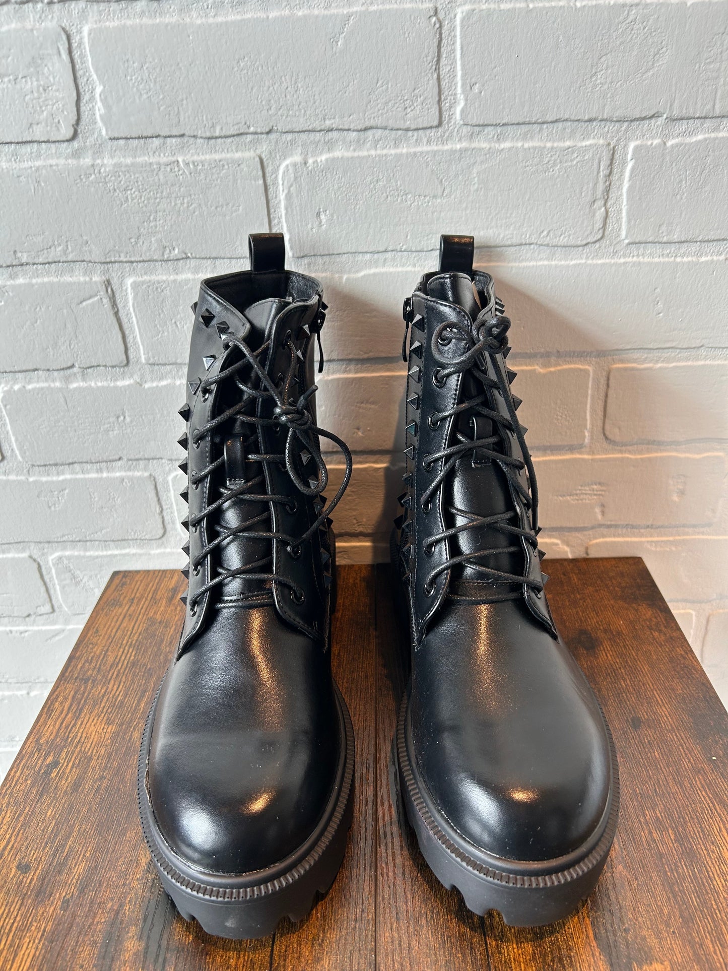 Boots Combat By Olivia Miller  Size: 9.5