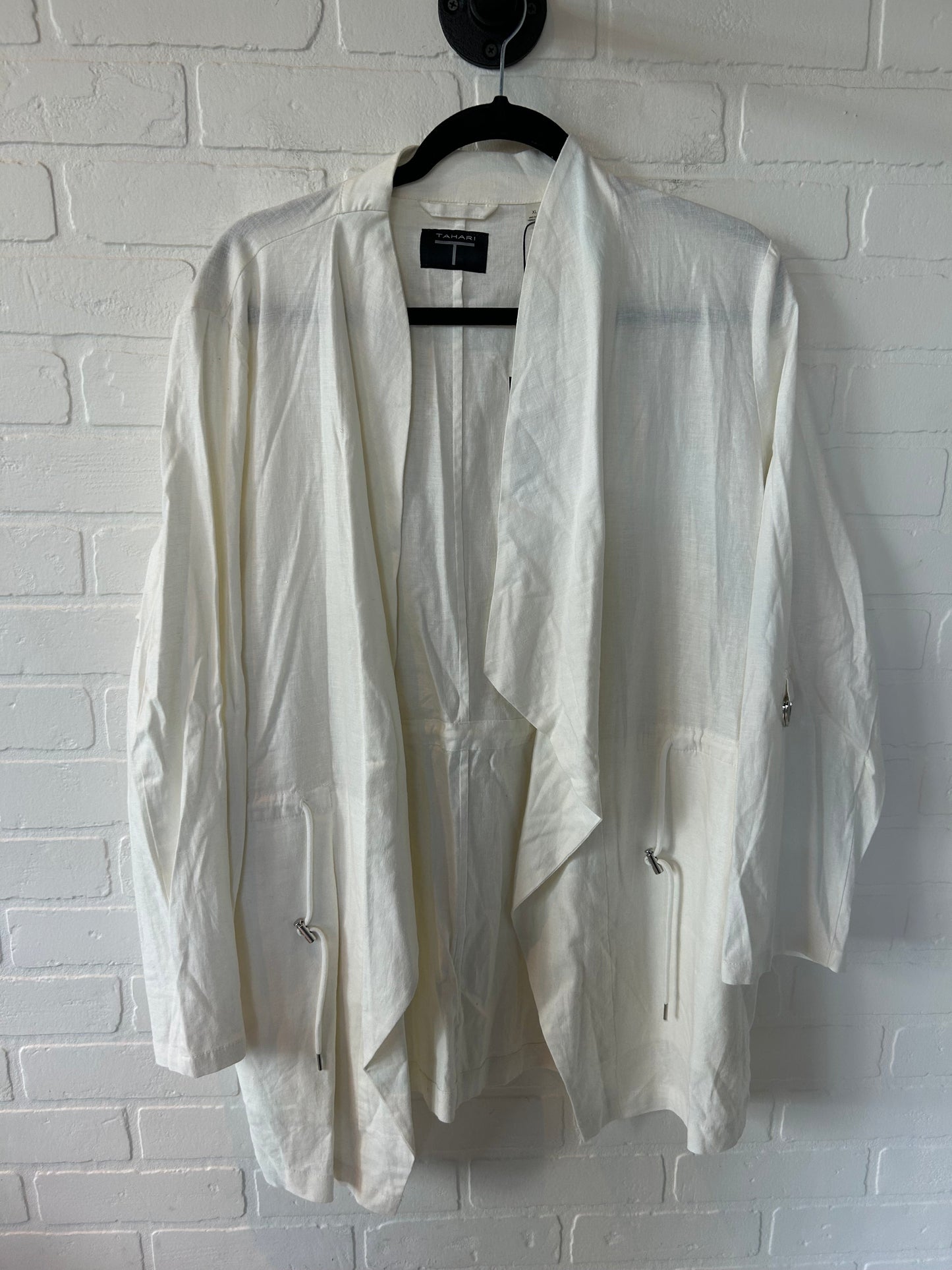 White Blazer Tahari By Arthur Levine, Size Xl