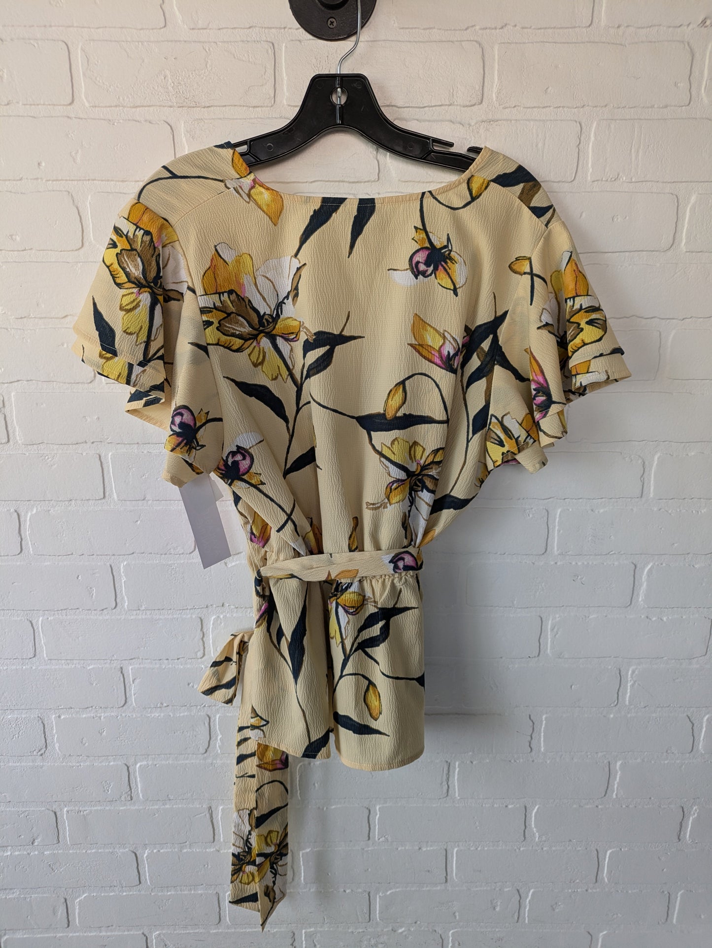 Top Short Sleeve By A New Day In Yellow, Size: Xl