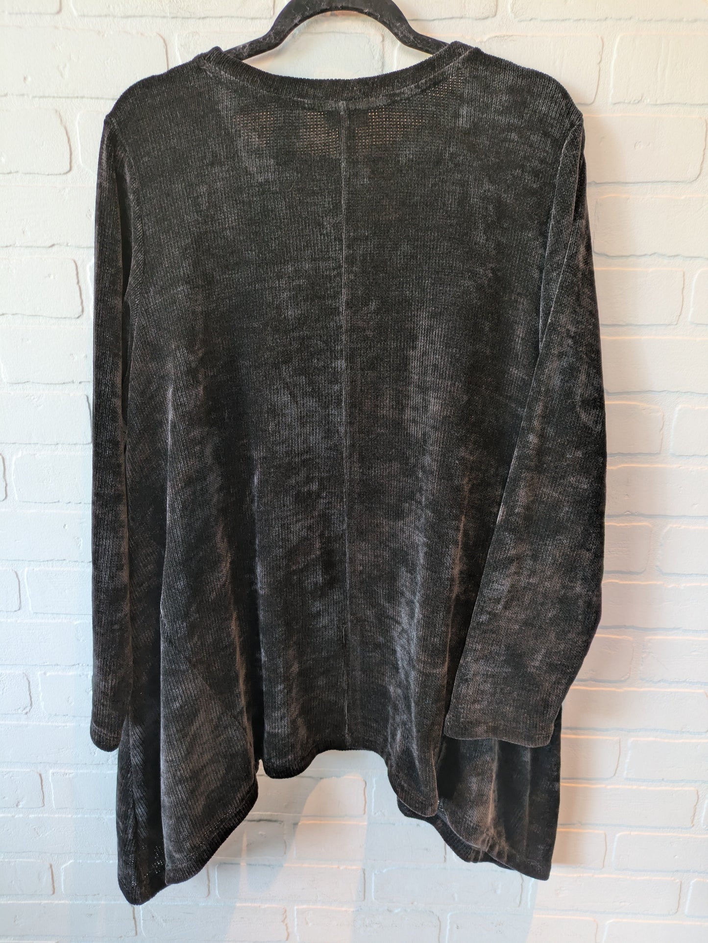 Top Long Sleeve By Logo In Black, Size: 1x