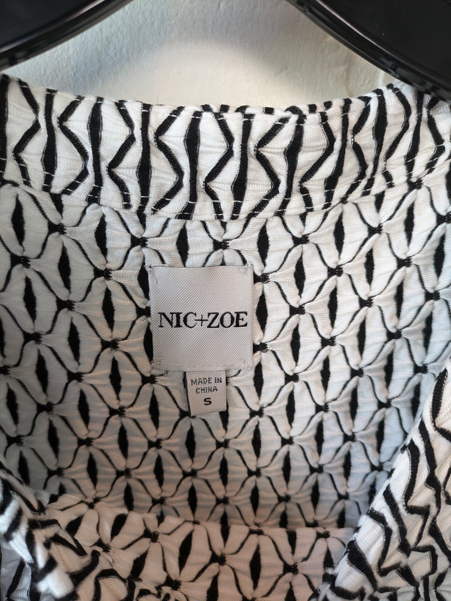 Top Short Sleeve By Nic + Zoe In Black & White, Size: S