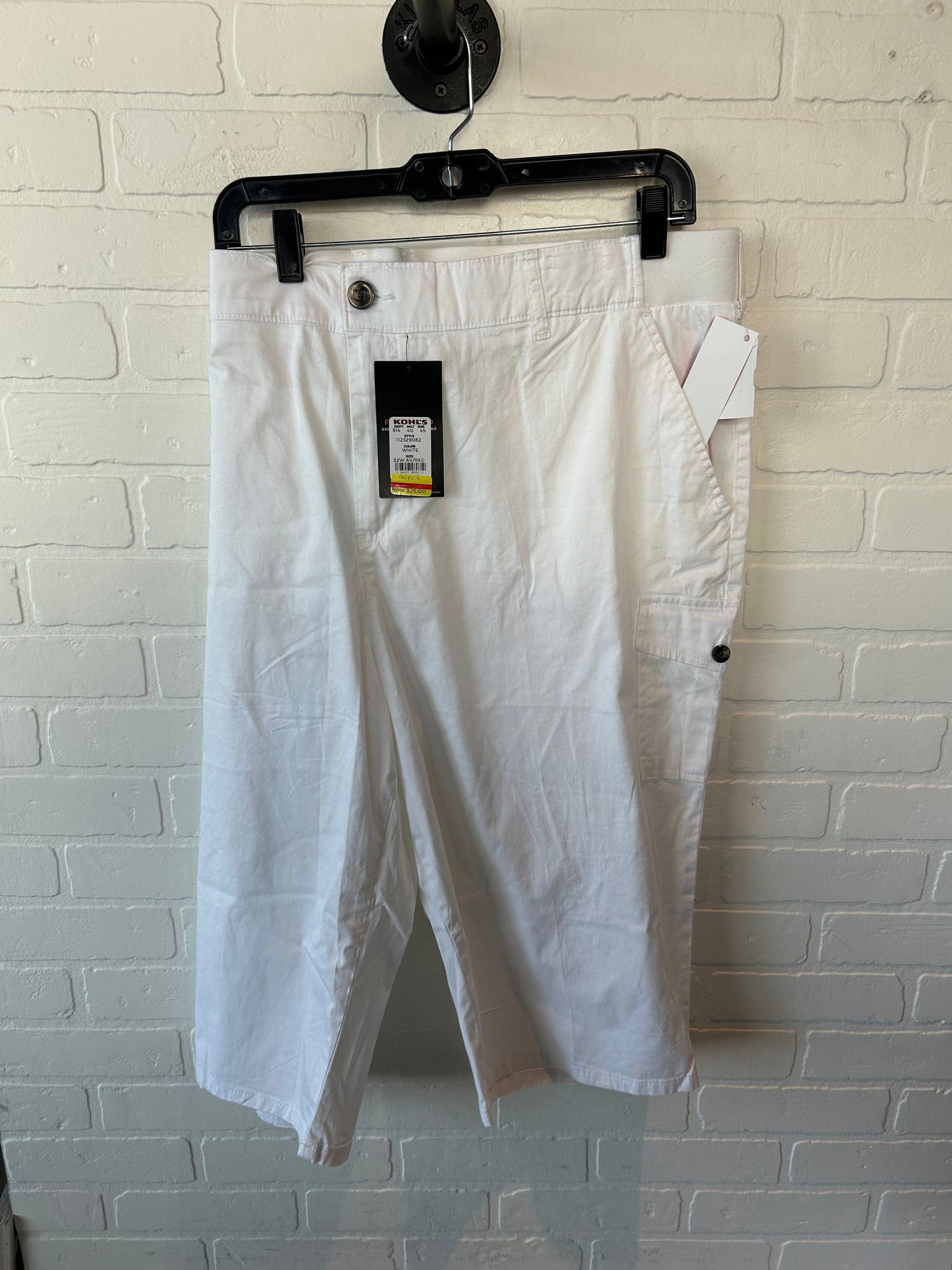 Capris By Lee In White, Size: 22