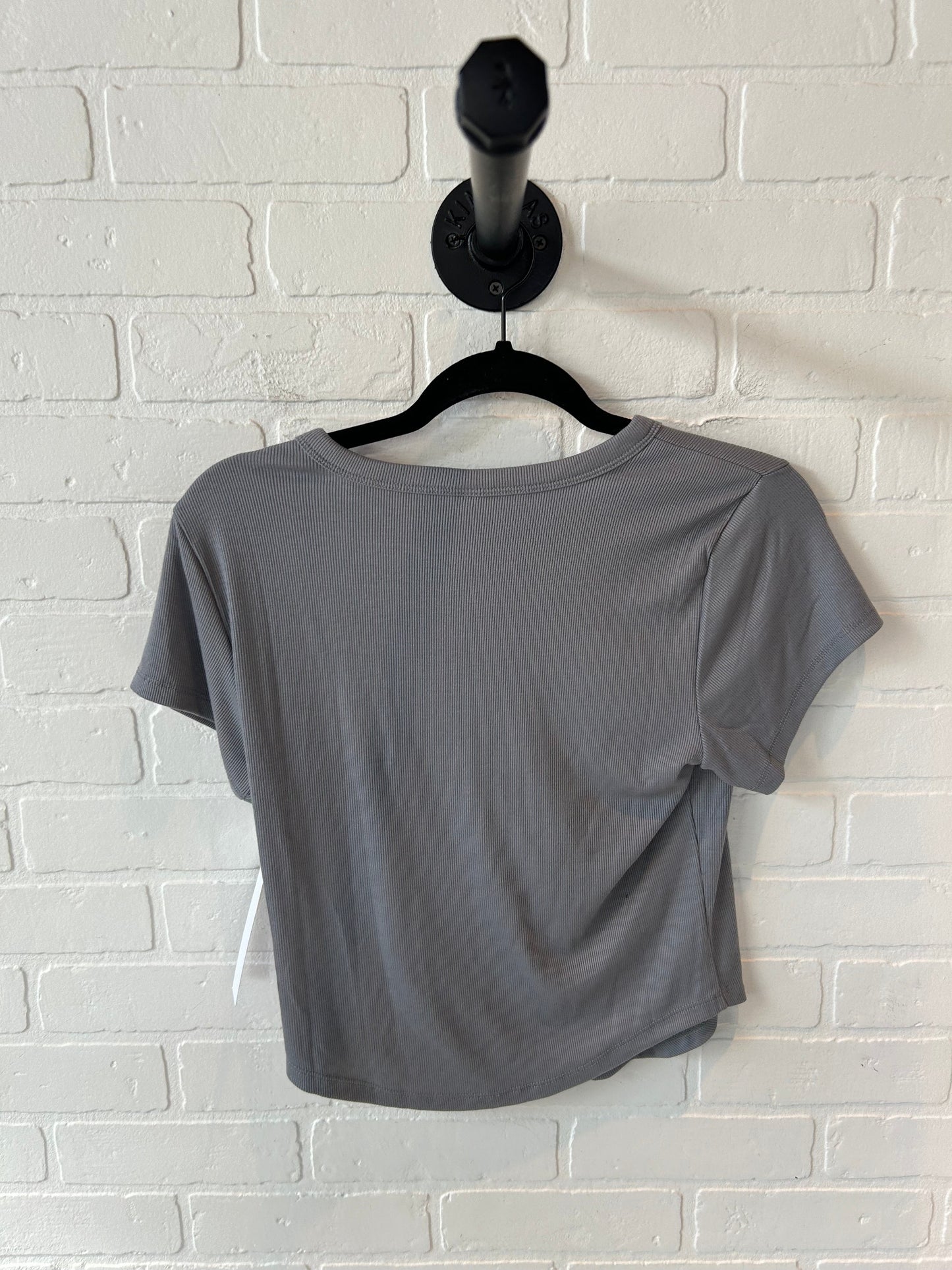 Athletic Top Short Sleeve By Old Navy In Grey, Size: M