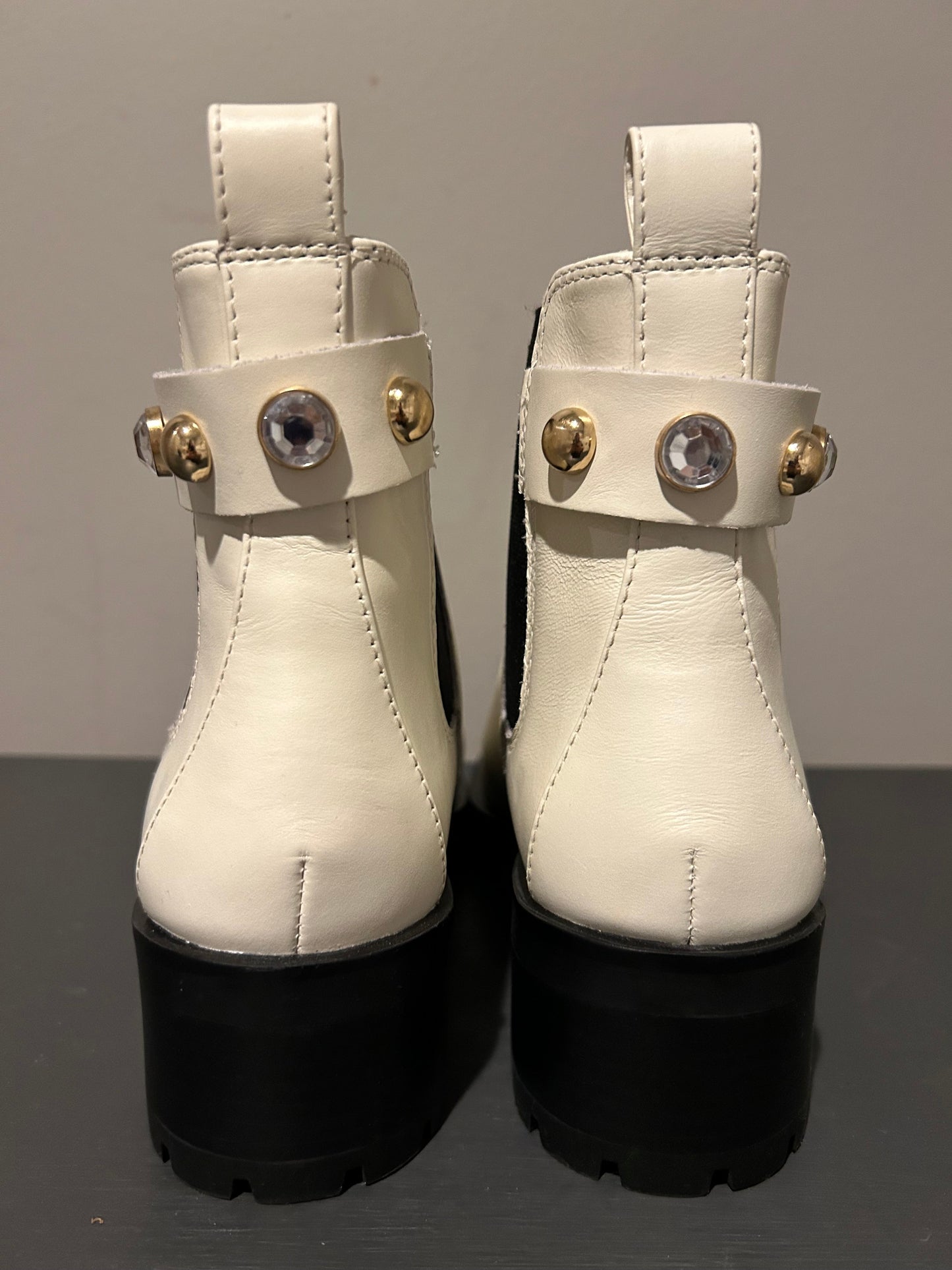 Boots Designer By Karl Lagerfeld In White, Size: 7