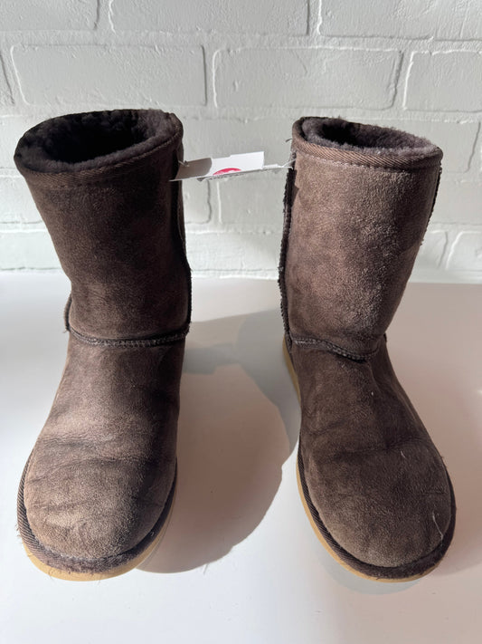 Boots Designer By Ugg In Brown, Size: 6