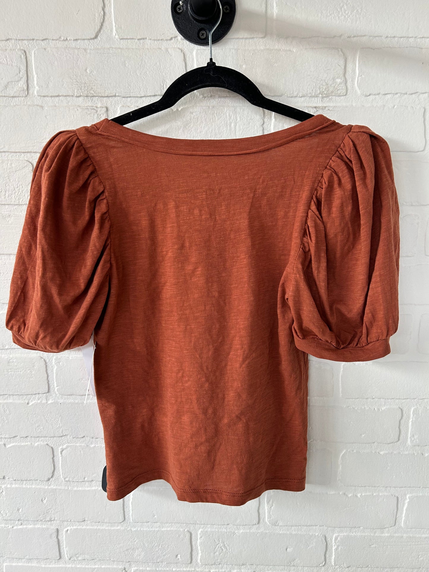 Top Short Sleeve By Anthropologie In Brown, Size: Xs