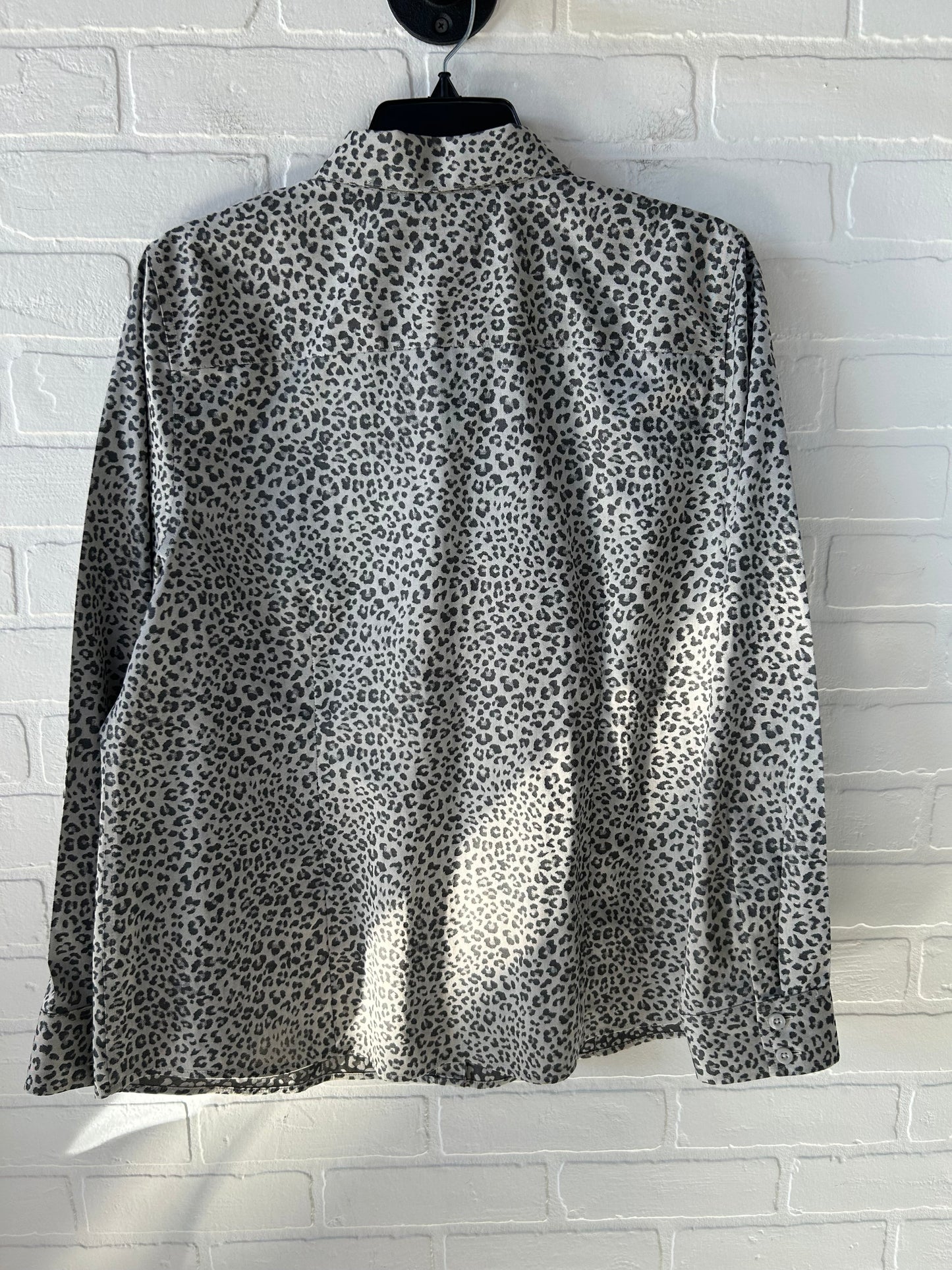 Top Long Sleeve By Chicos In Grey, Size: L