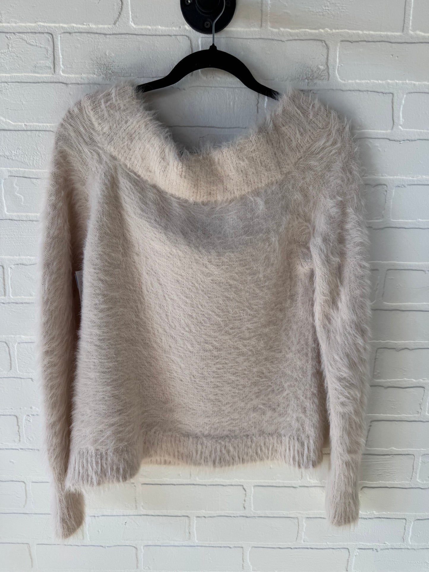 Sweater By Clothes Mentor In Cream, Size: M