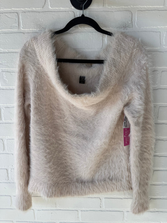 Sweater By Clothes Mentor In Cream, Size: M