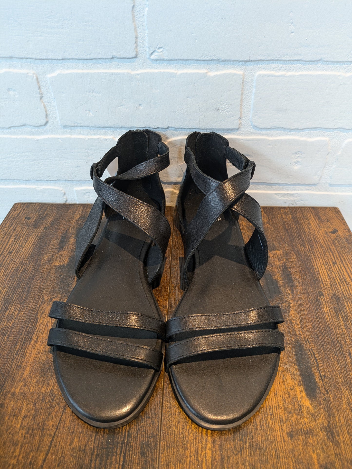 Sandals Flats By Eileen Fisher In Black, Size: 8