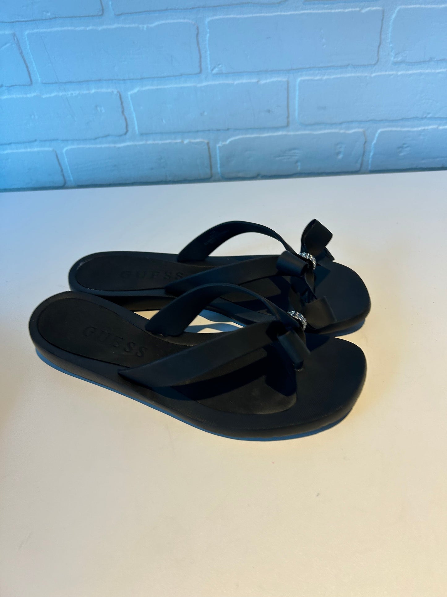 Sandals Flip Flops By Guess In Black, Size: 11