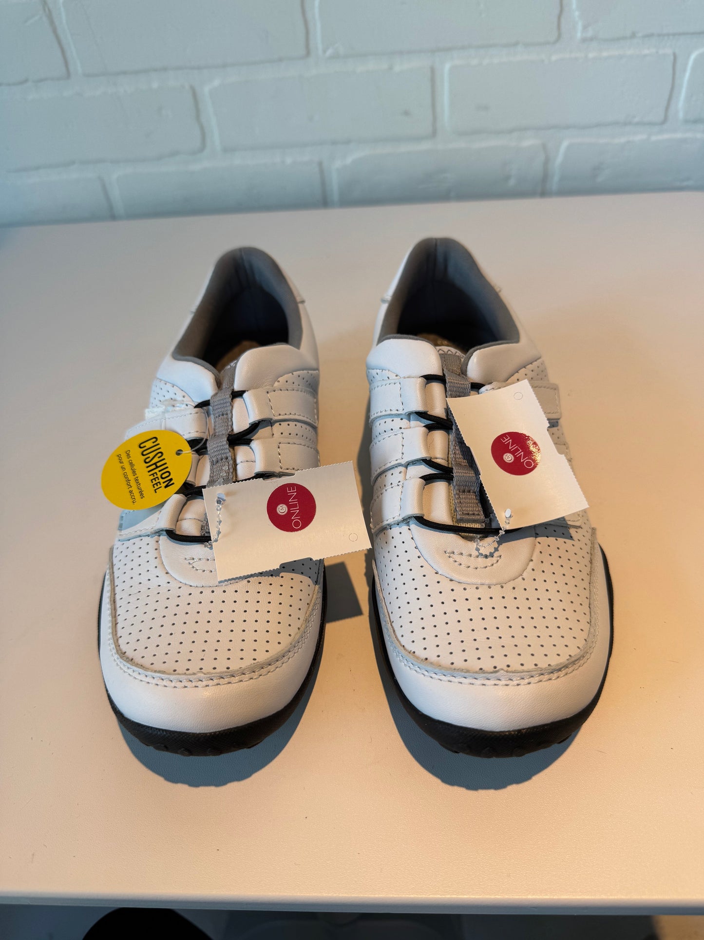 Shoes Sneakers By Clarks In White, Size: 8.5