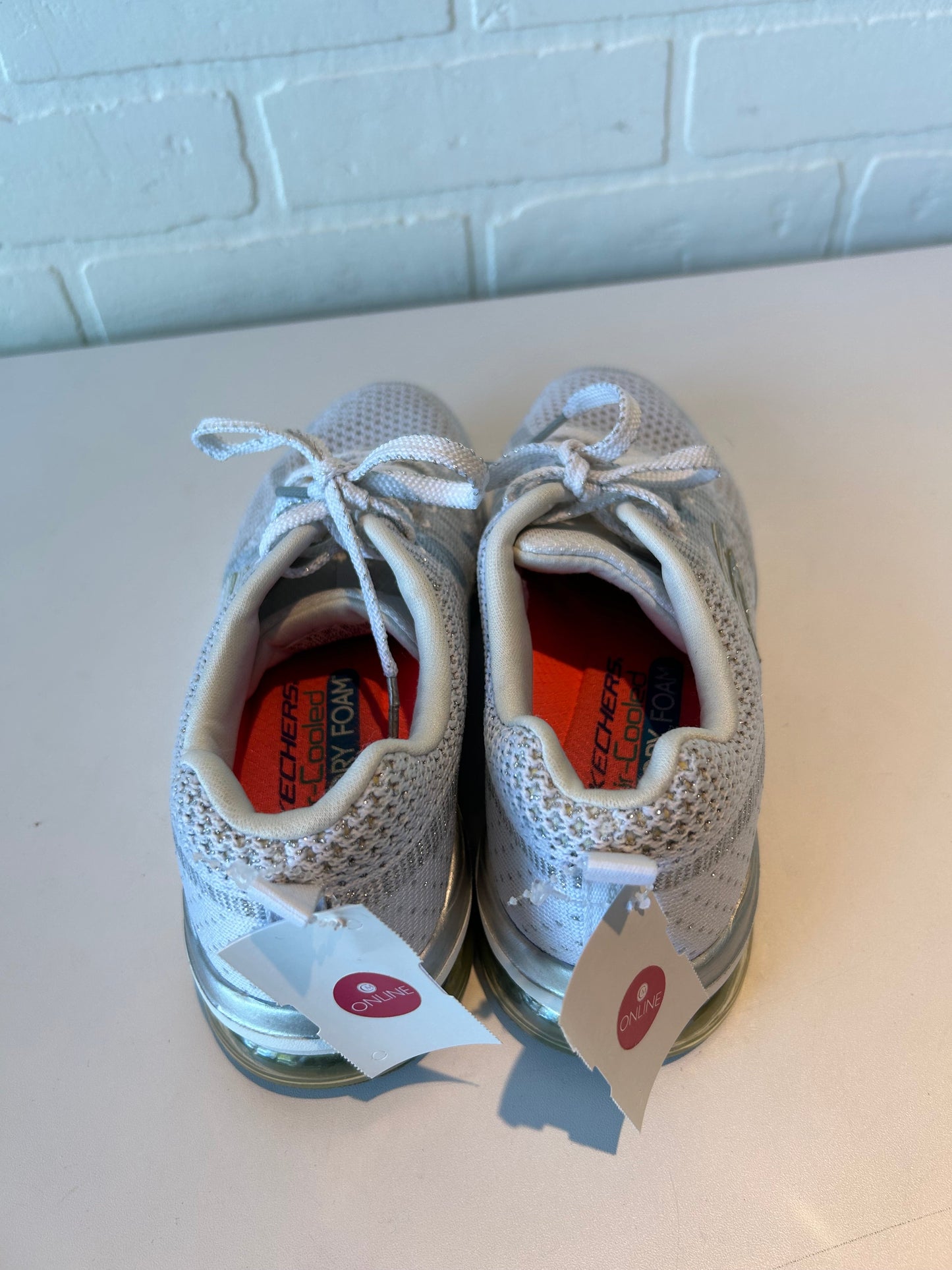 Shoes Athletic By Skechers In Grey & White, Size: 6.5