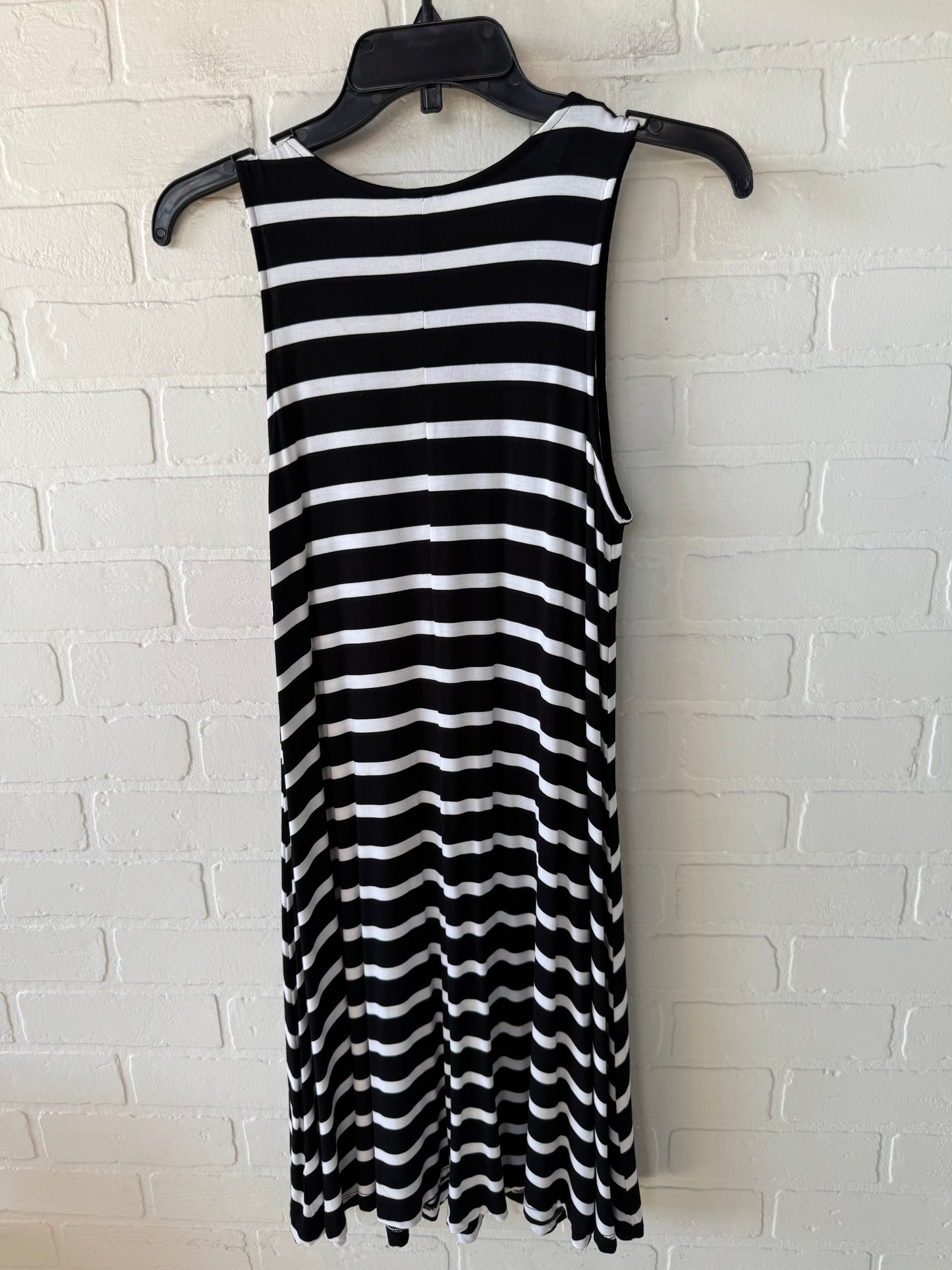 Dress Casual Short By Old Navy In Black & White, Size: S