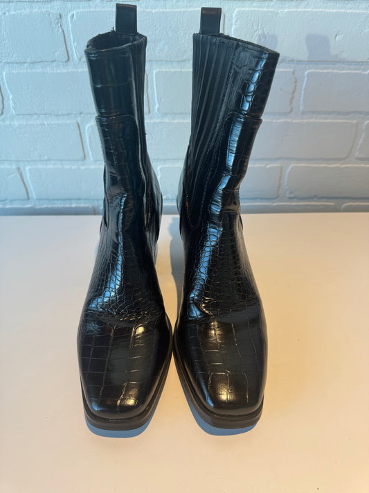 Boots Designer By Halston In Black, Size: 8