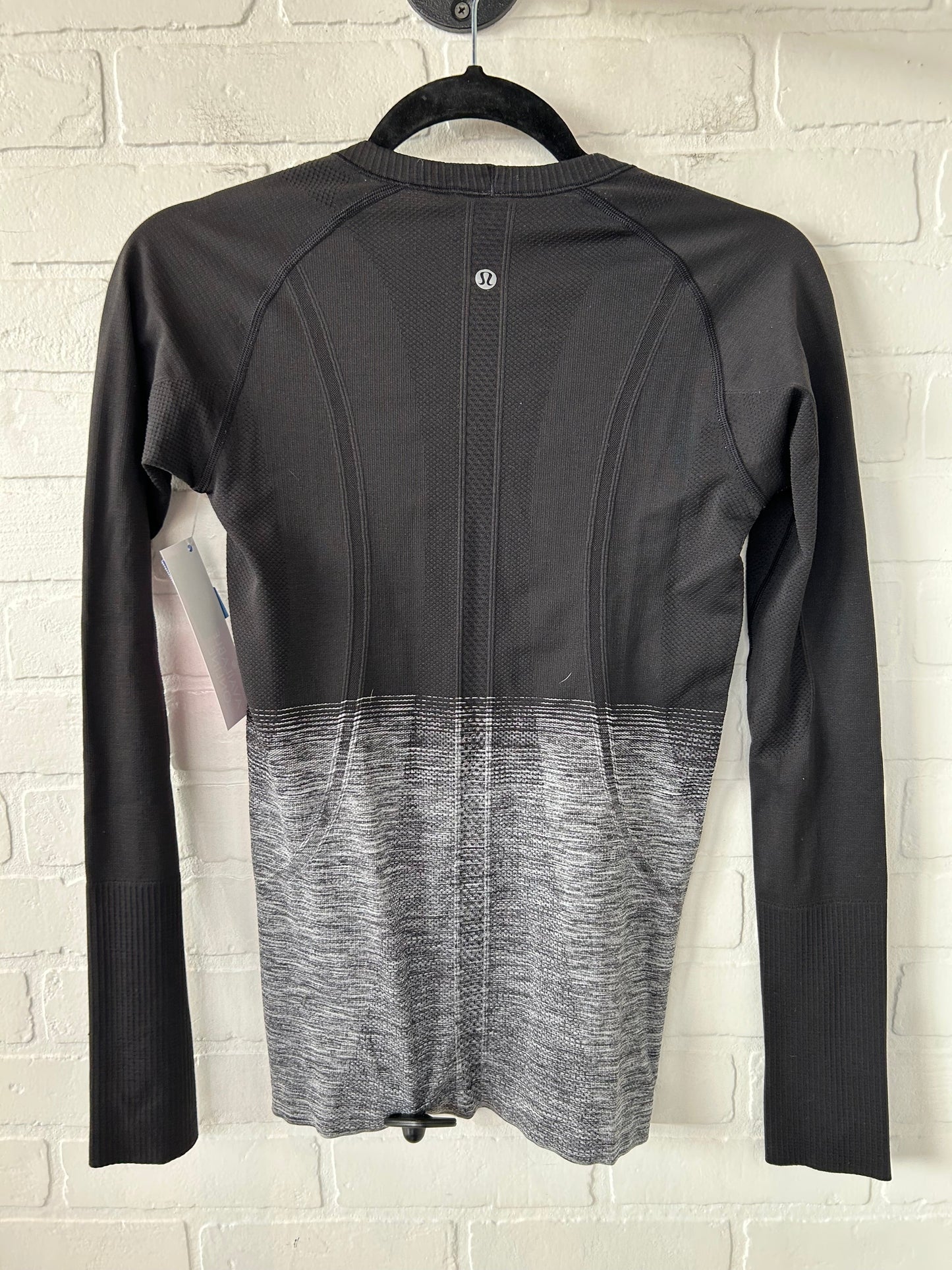 Athletic Top Long Sleeve Crewneck By Lululemon In Black & Grey, Size: S