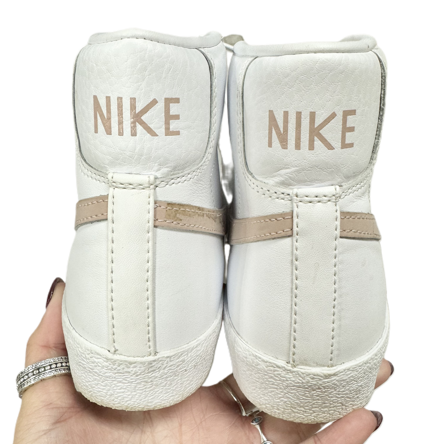 Shoes Sneakers By Nike In White, Size: 7