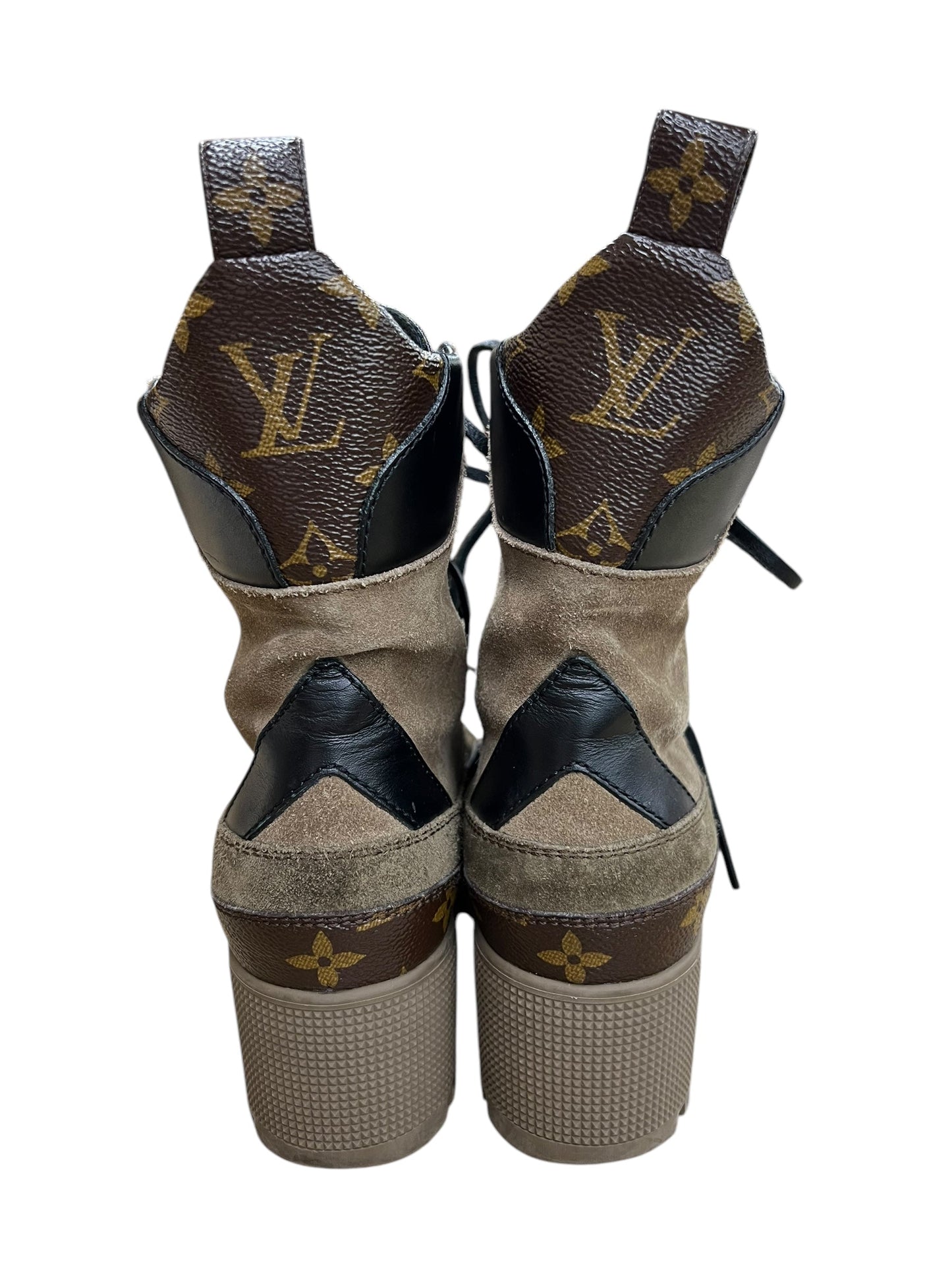 Boots Luxury Designer By Louis Vuitton In Brown, Size: 5