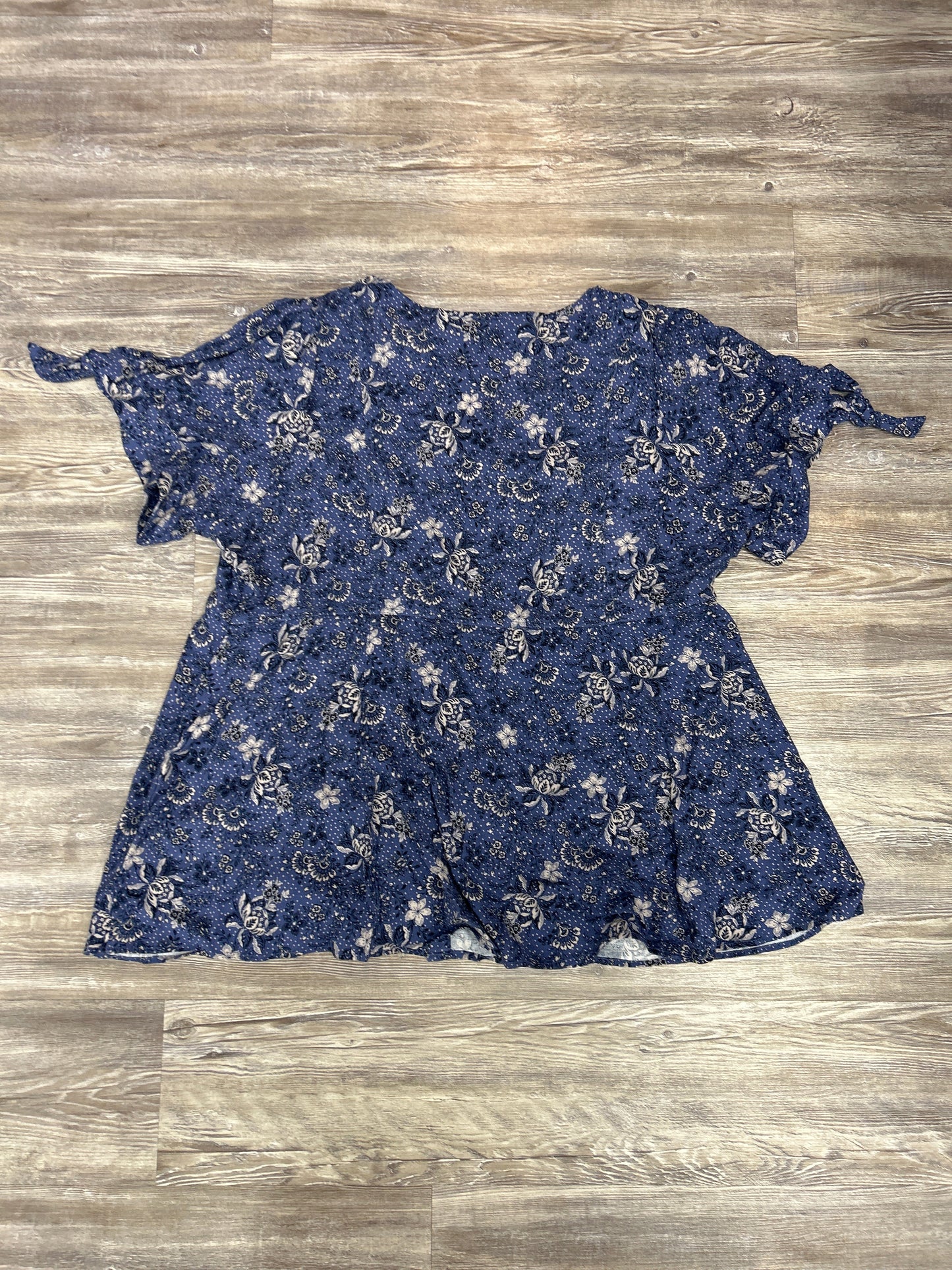 Top Short Sleeve By Torrid In Blue, Size: 3x