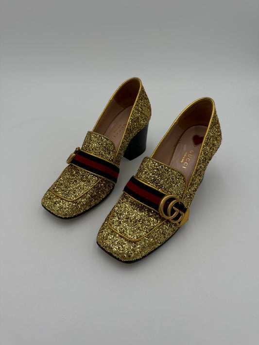 Shoes Designer By Gucci In Gold, Size: 6