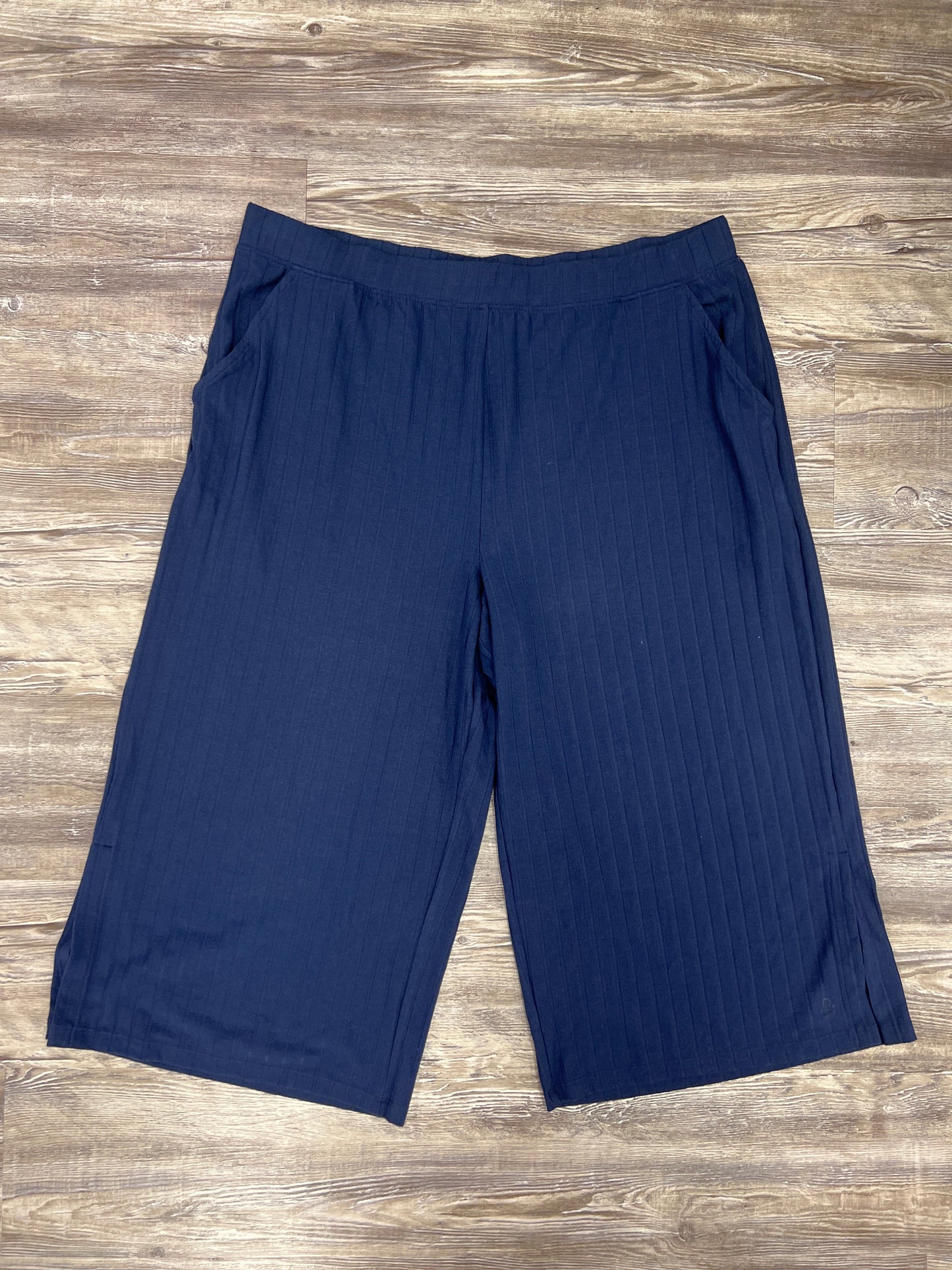 Capris By Cuddl Duds In Navy, Size: Xl