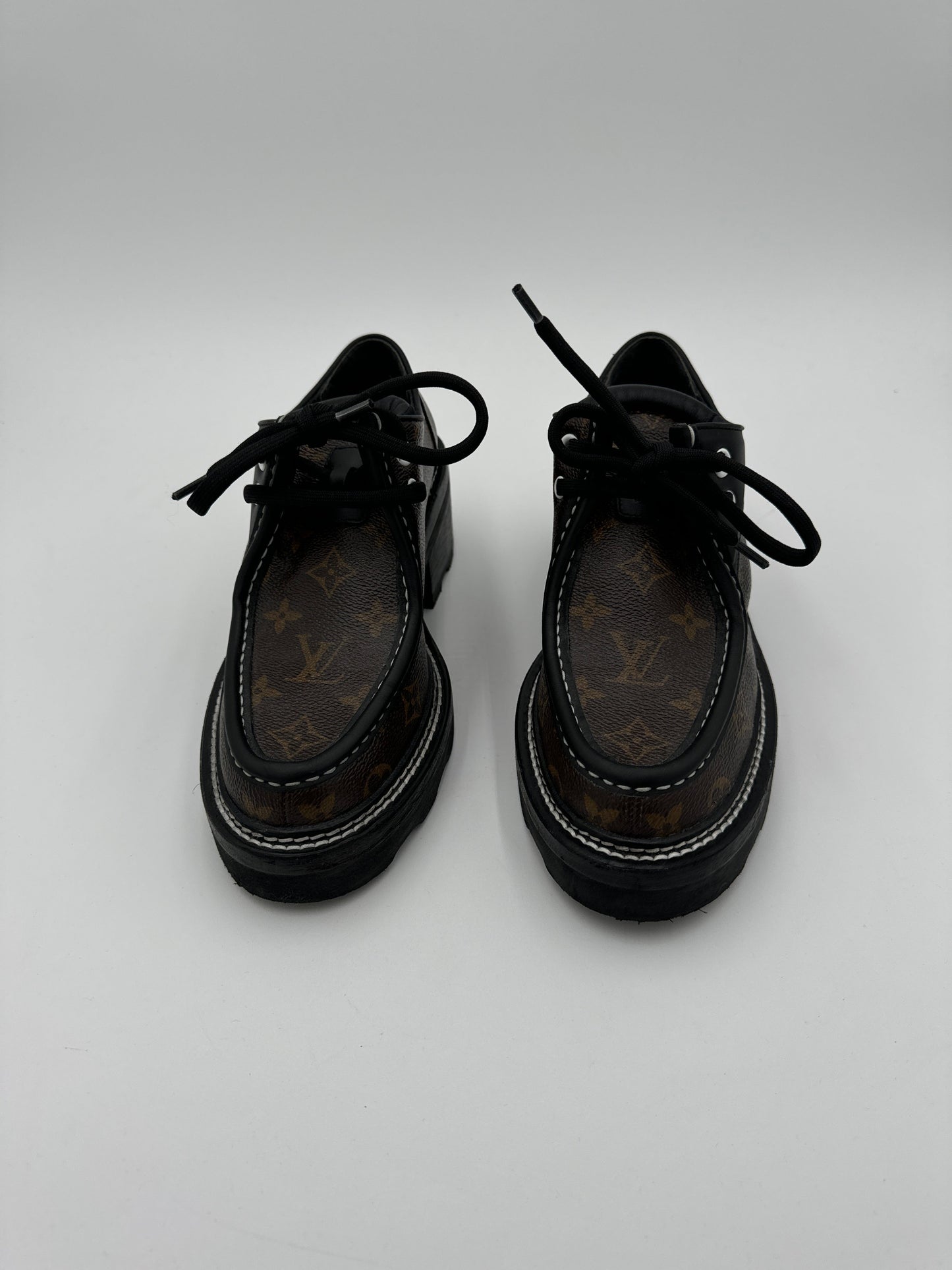 Shoes Luxury Designer By Louis Vuitton In Black & Brown, Size: 8.5