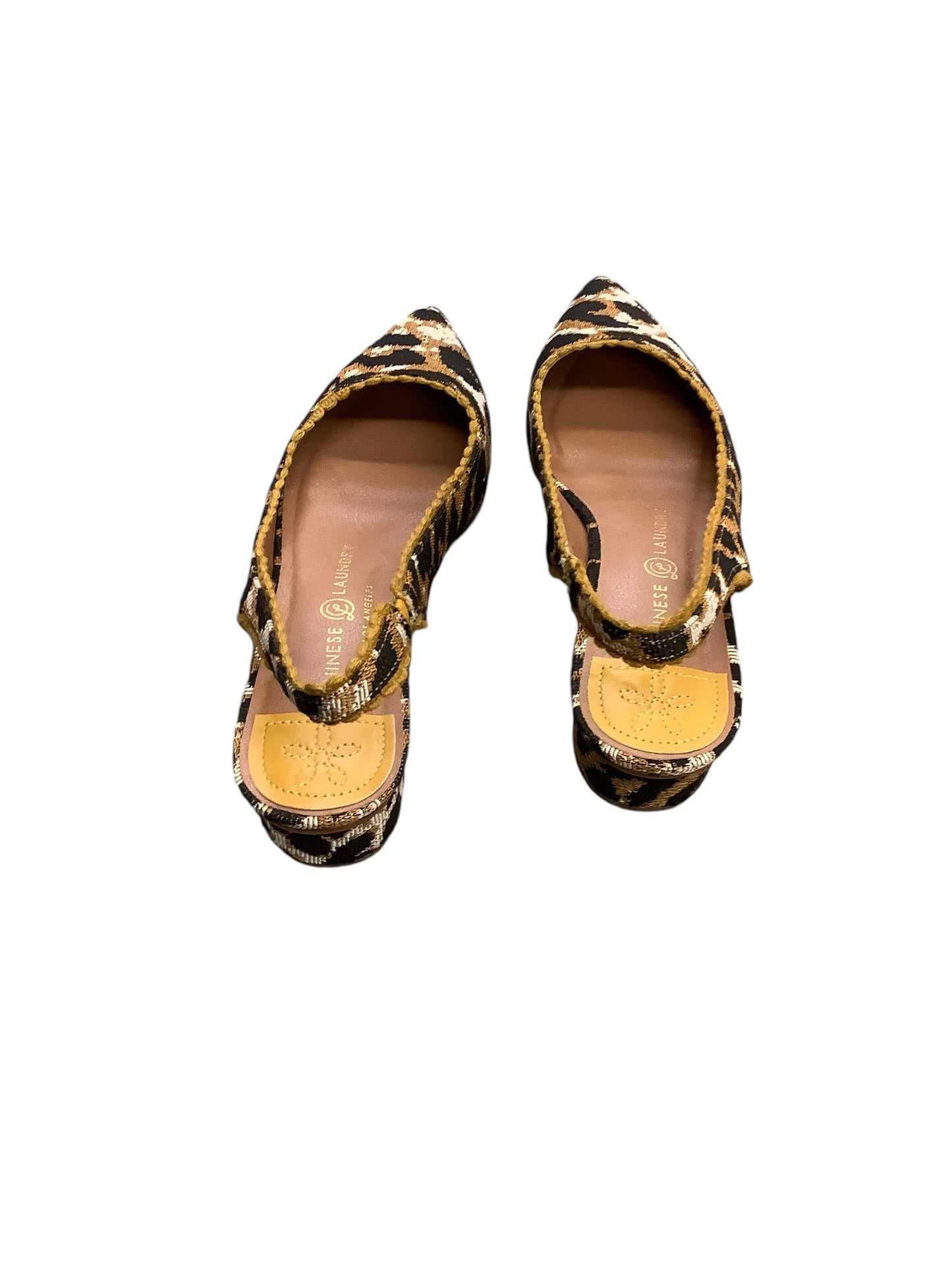 Shoes Flats By Chinese Laundry In Black & Gold, Size: 6.5