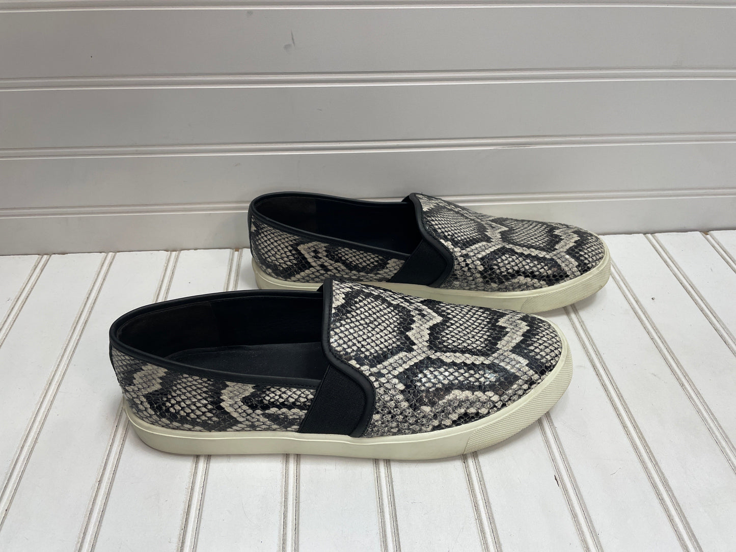 Shoes Flats By Vince In Snakeskin Print, Size: 8