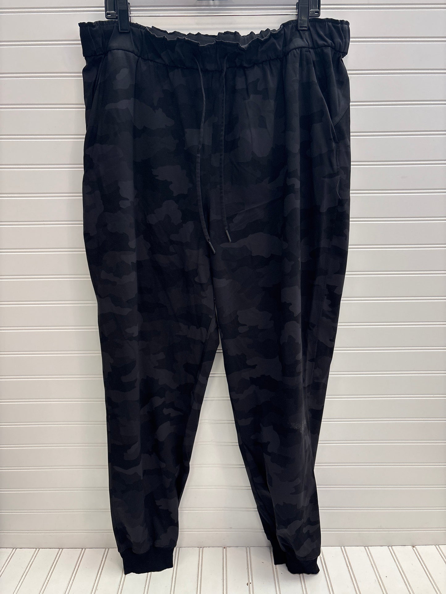 Athletic Pants By Lululemon In Camouflage Print, Size: 16