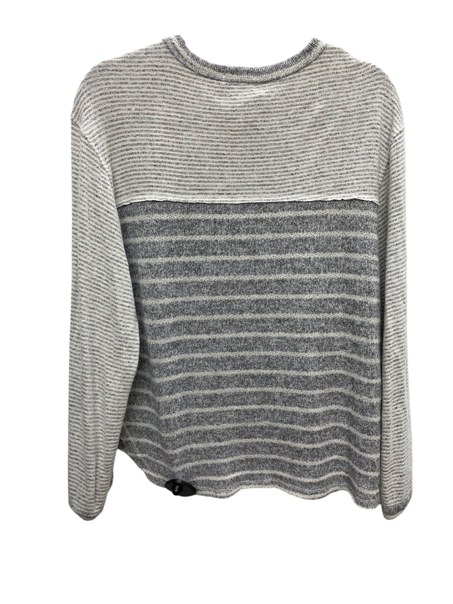 Top Long Sleeve By Eyeshadow In Grey, Size: M