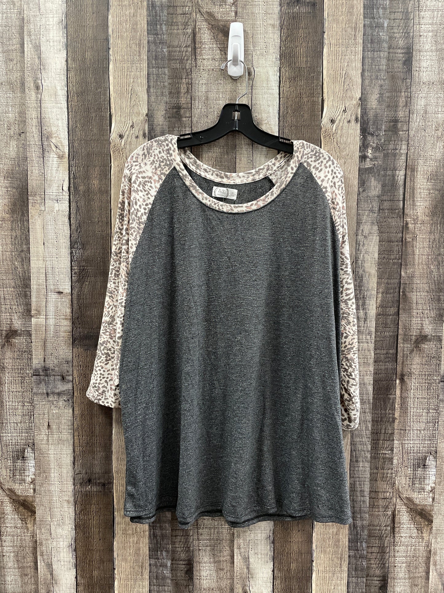 Top 3/4 Sleeve By Maurices In Grey, Size: 3x