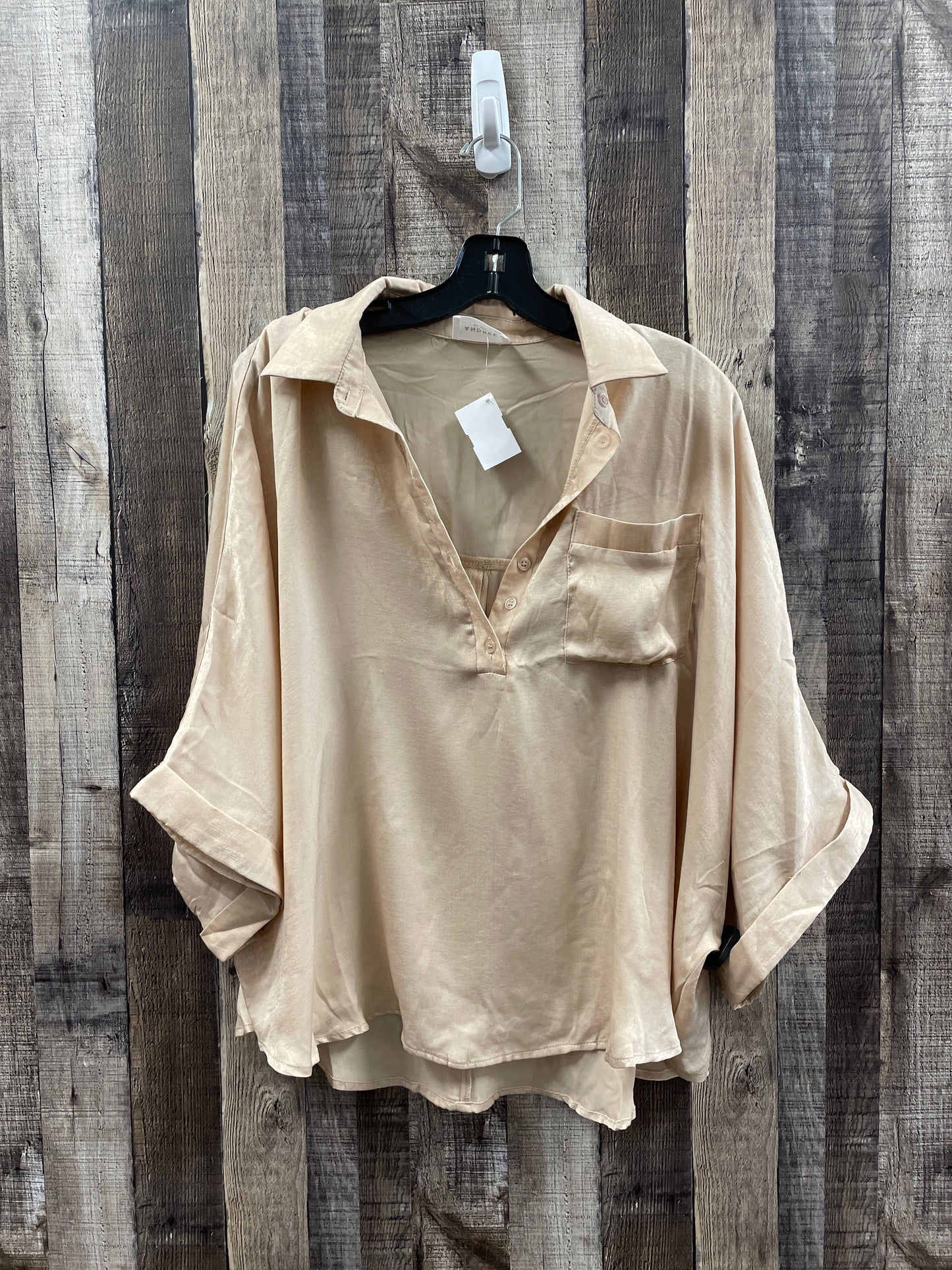 Top Short Sleeve By Andree By Unit In Tan, Size: M