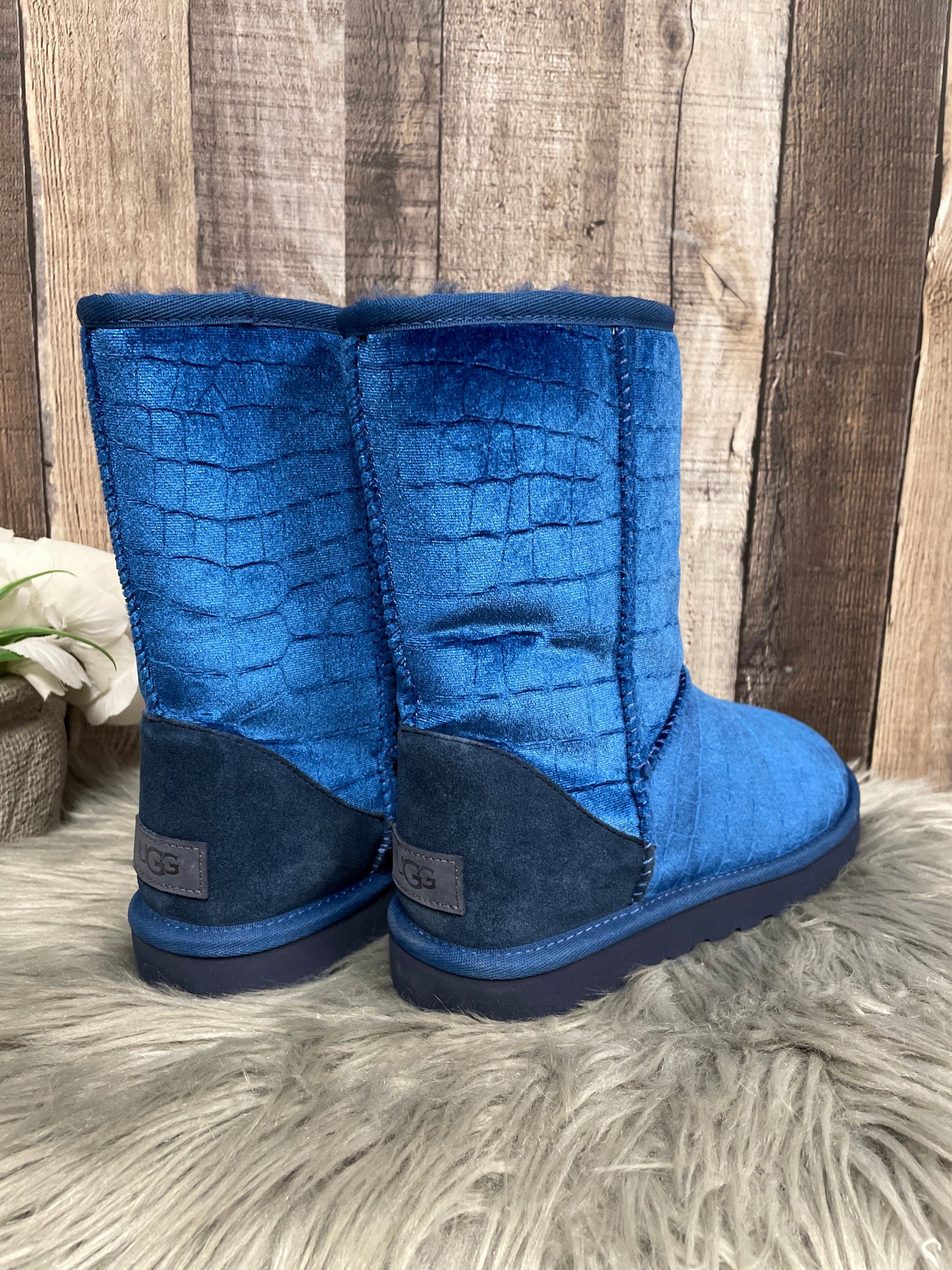 Boots Designer By Ugg In Blue, Size: 6