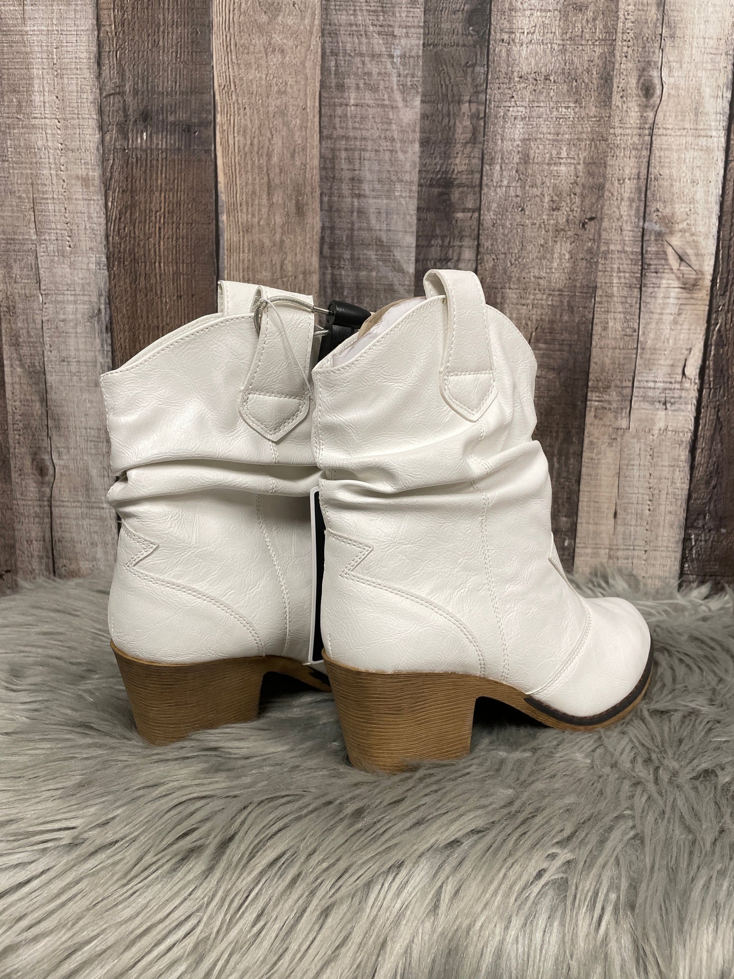 Boots Western By Clothes Mentor In White, Size: 6