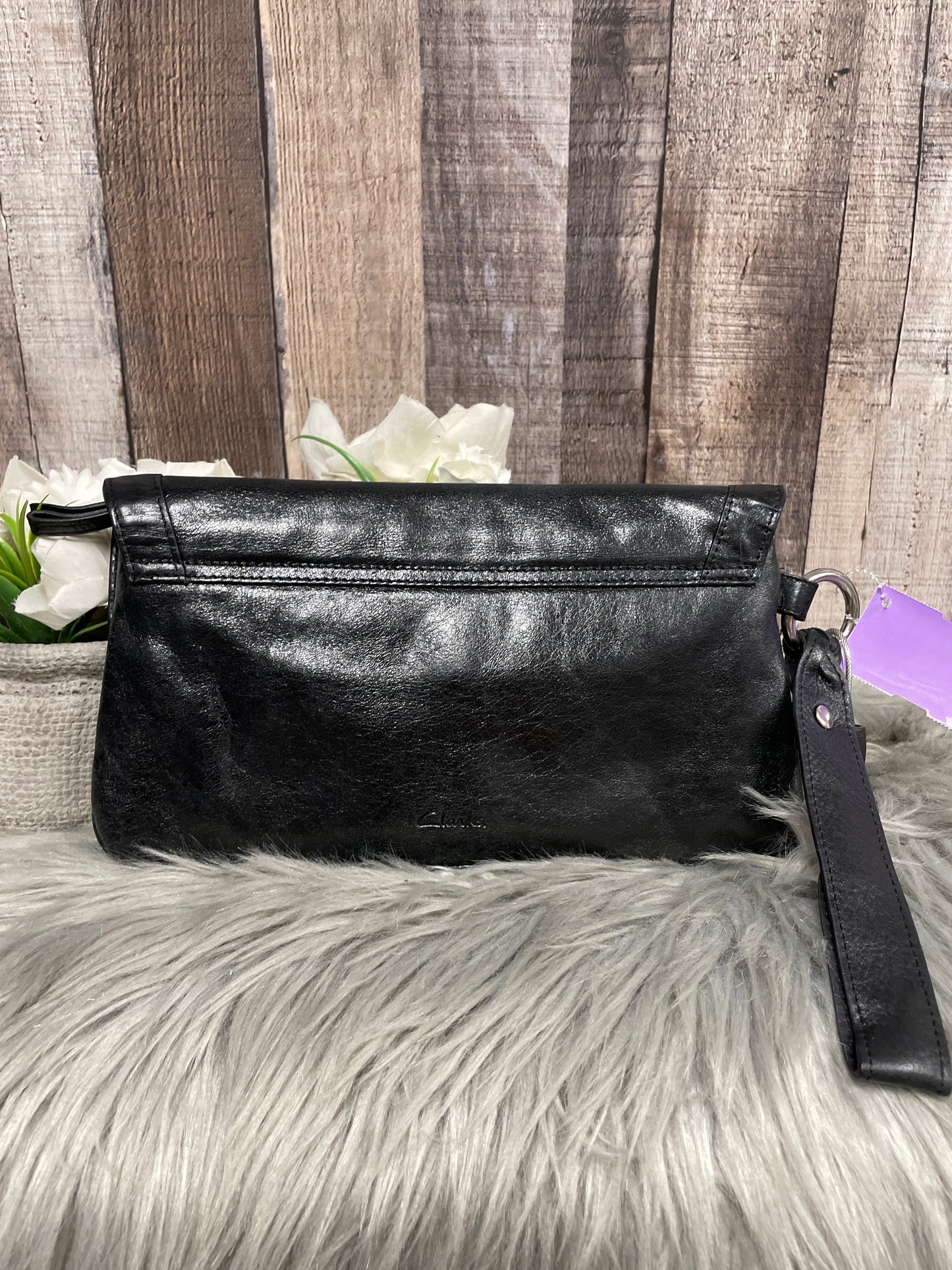 Clutch Leather By Clarks  Size: Medium