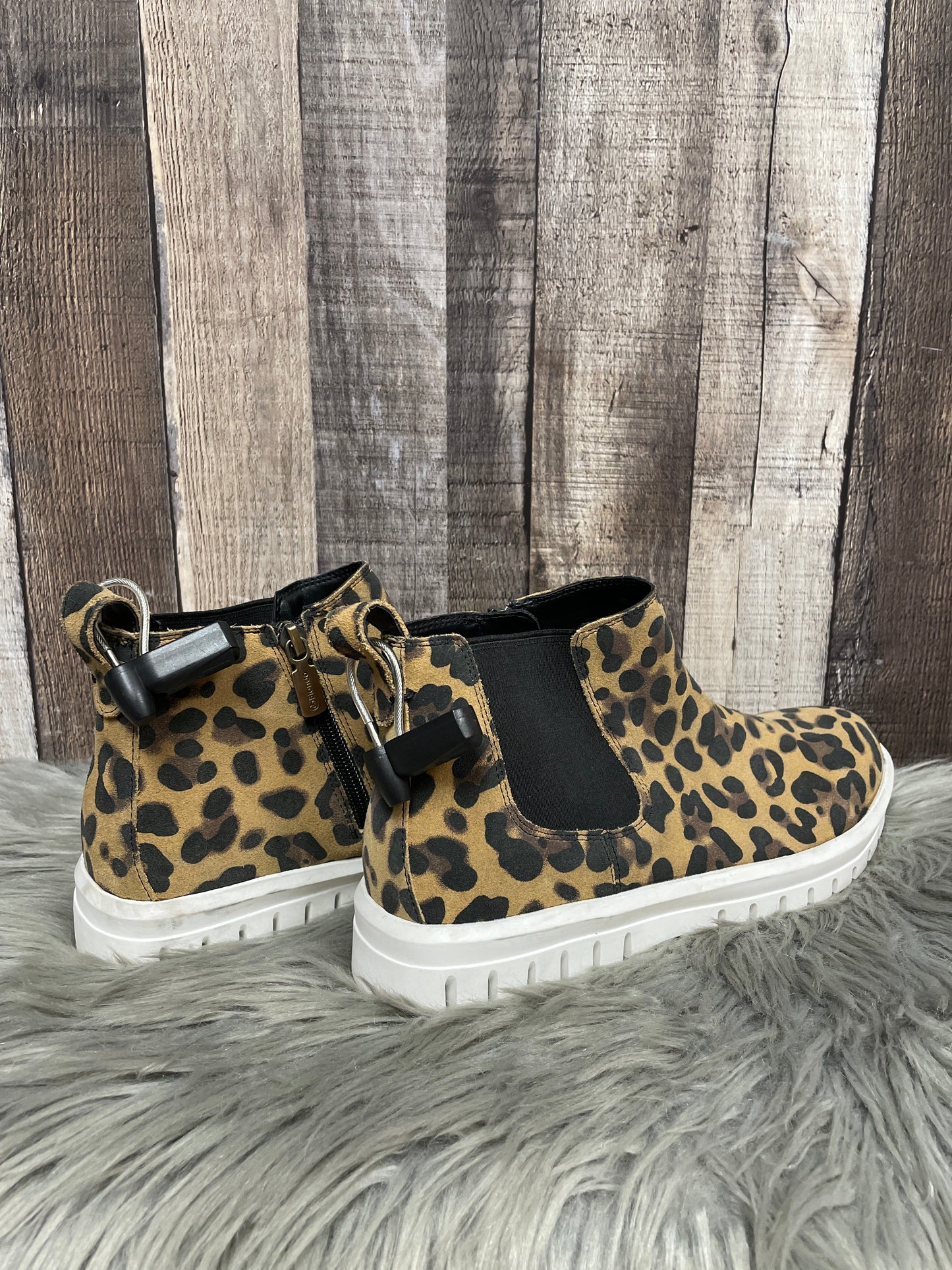 Shoes Sneakers By Blondo In Animal Print, Size: 9.5