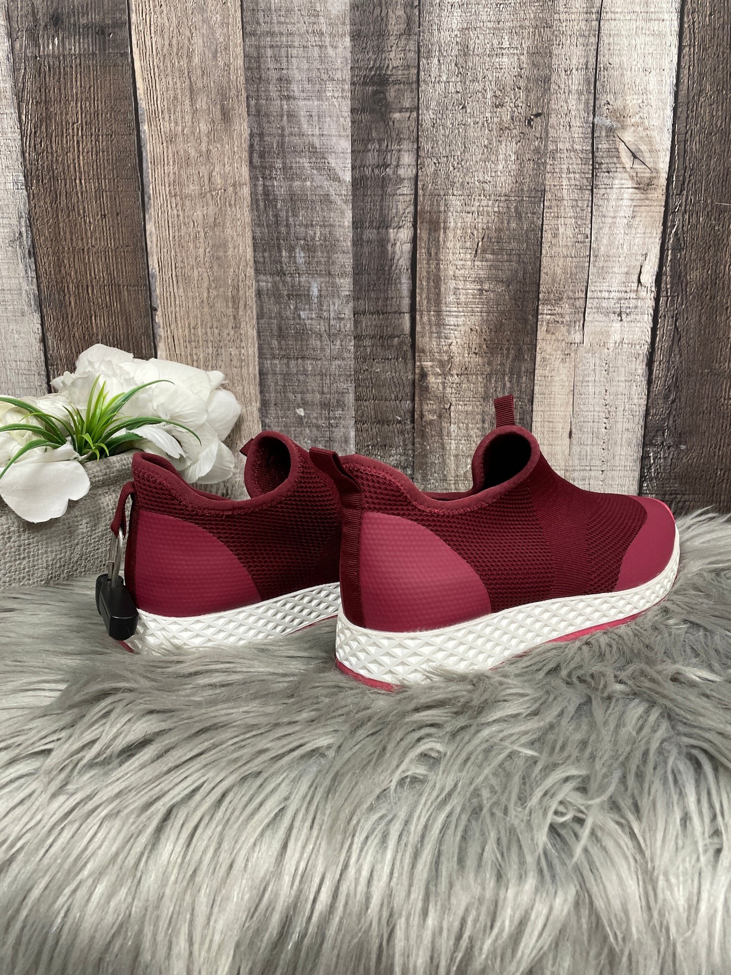 Shoes Sneakers By Cme In Maroon, Size: 8