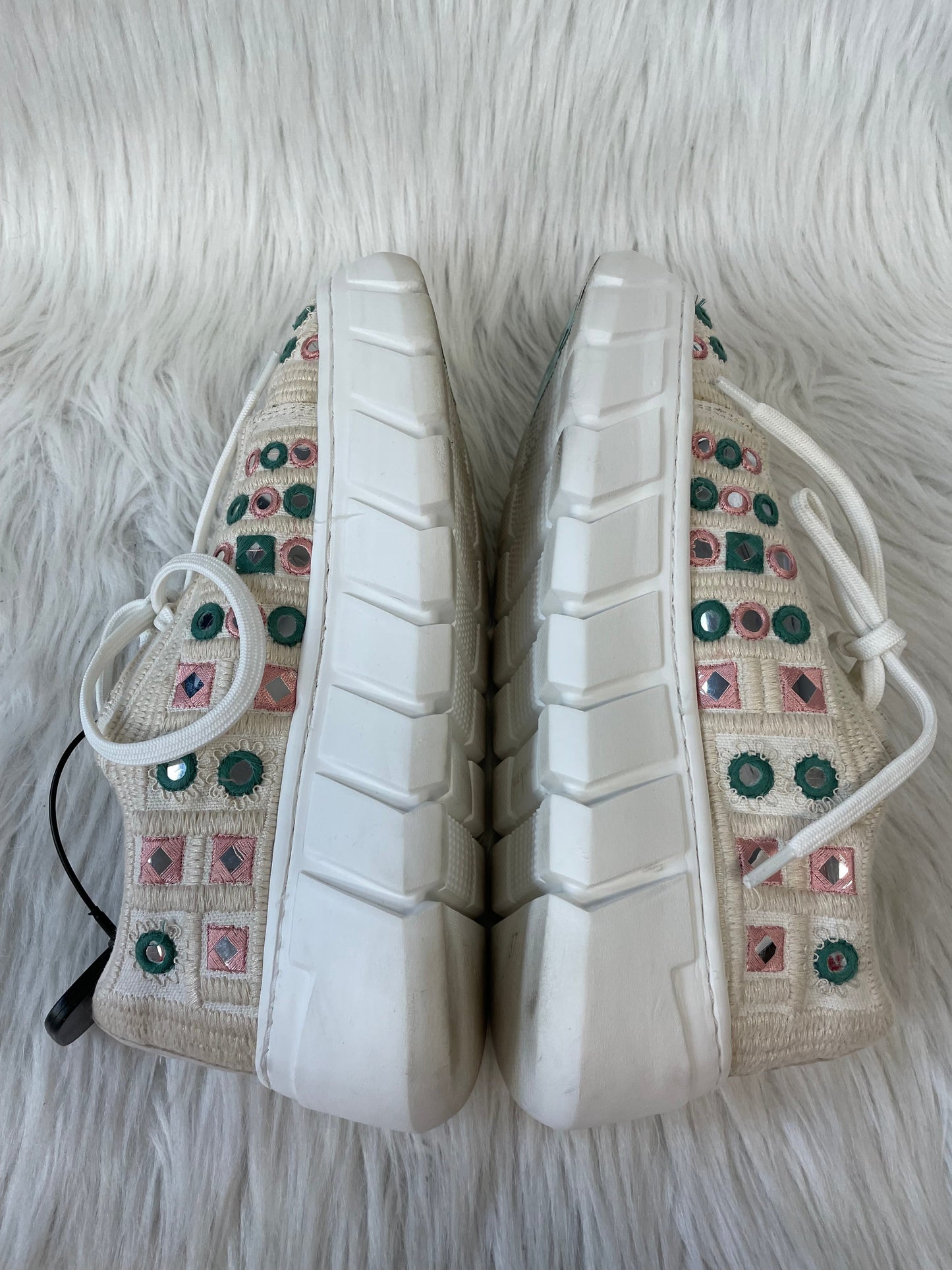 Shoes Sneakers By Free People In Cream & Green, Size: 6.5