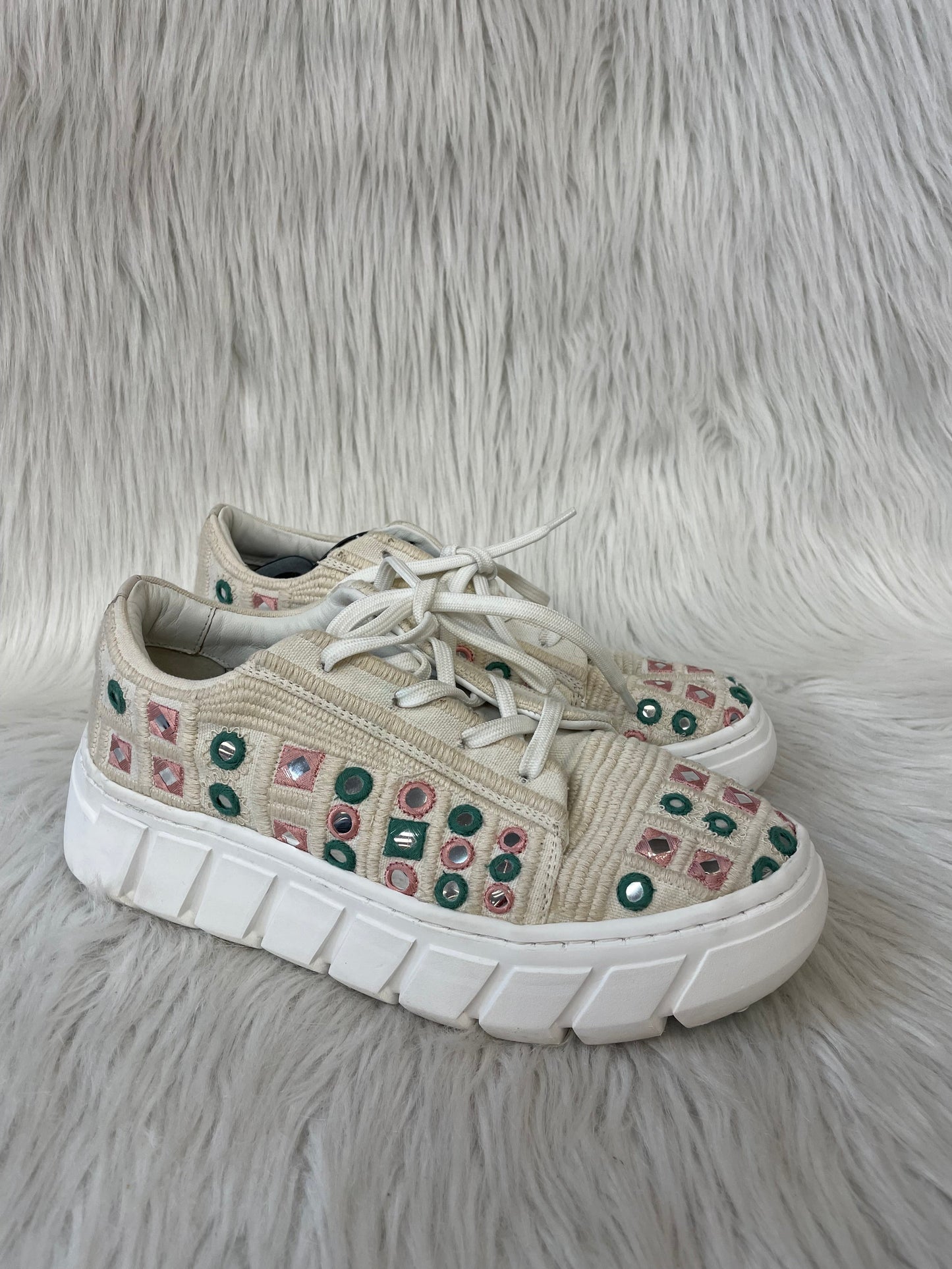 Shoes Sneakers By Free People In Cream & Green, Size: 6.5