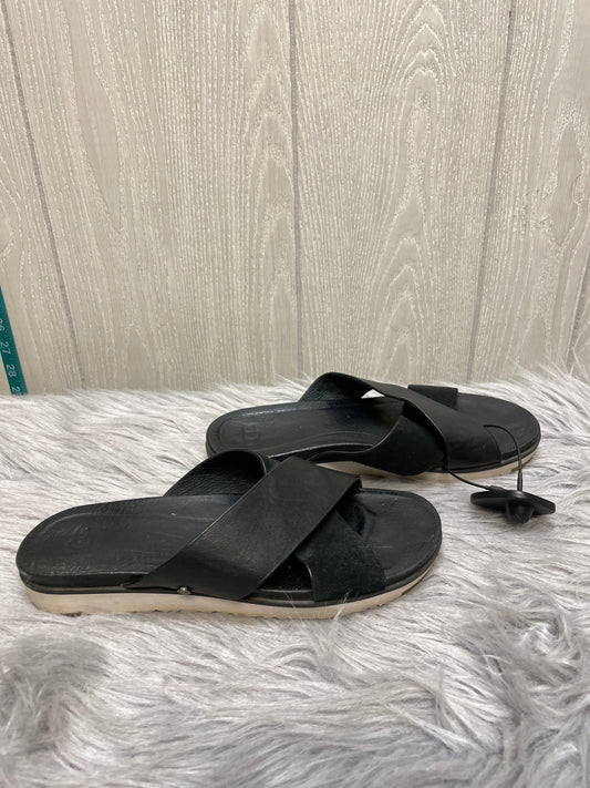 Sandals Flats By Ugg In Black, Size: 7.5