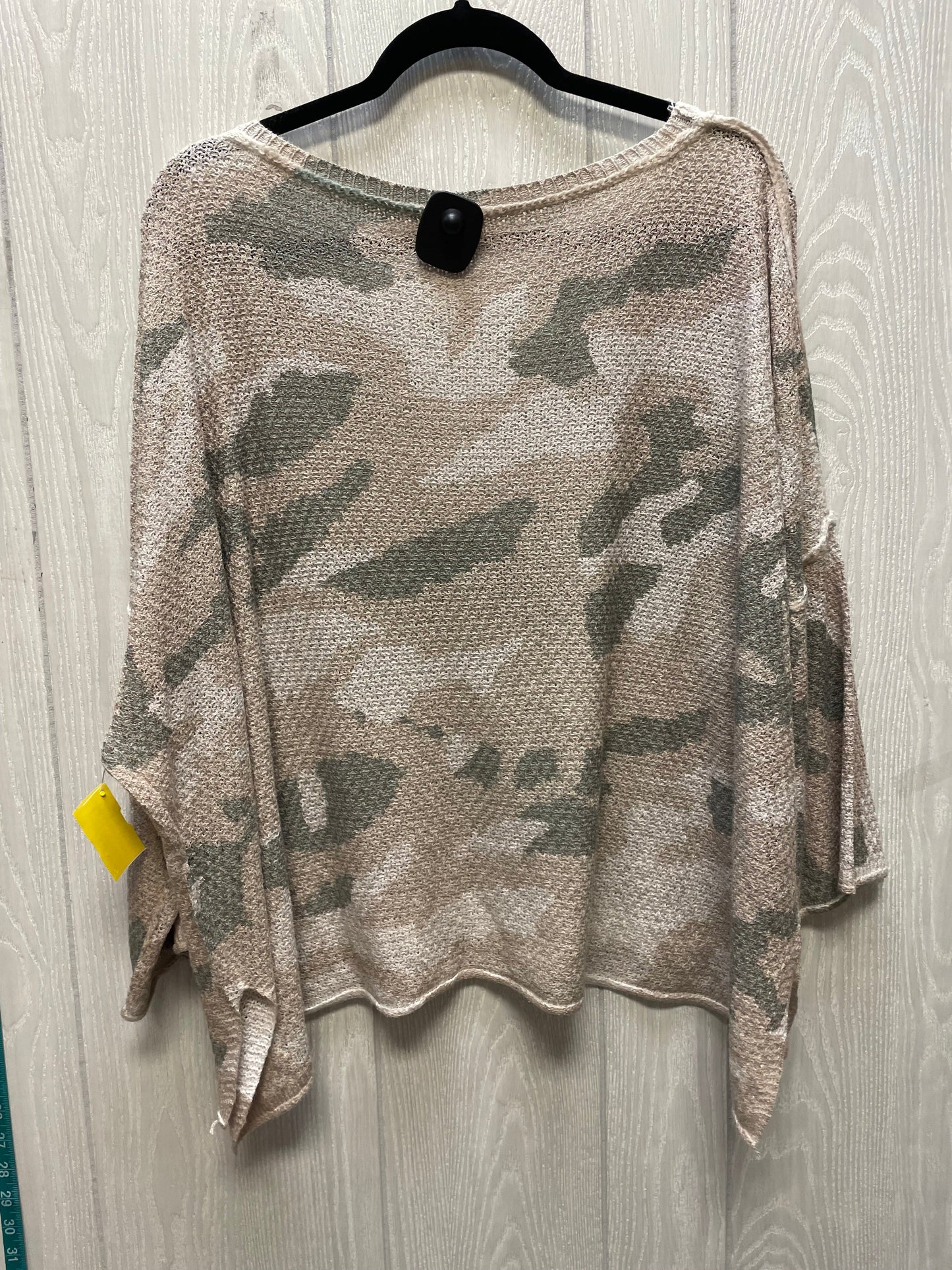 Top Short Sleeve By Pol In Camouflage Print, Size: L