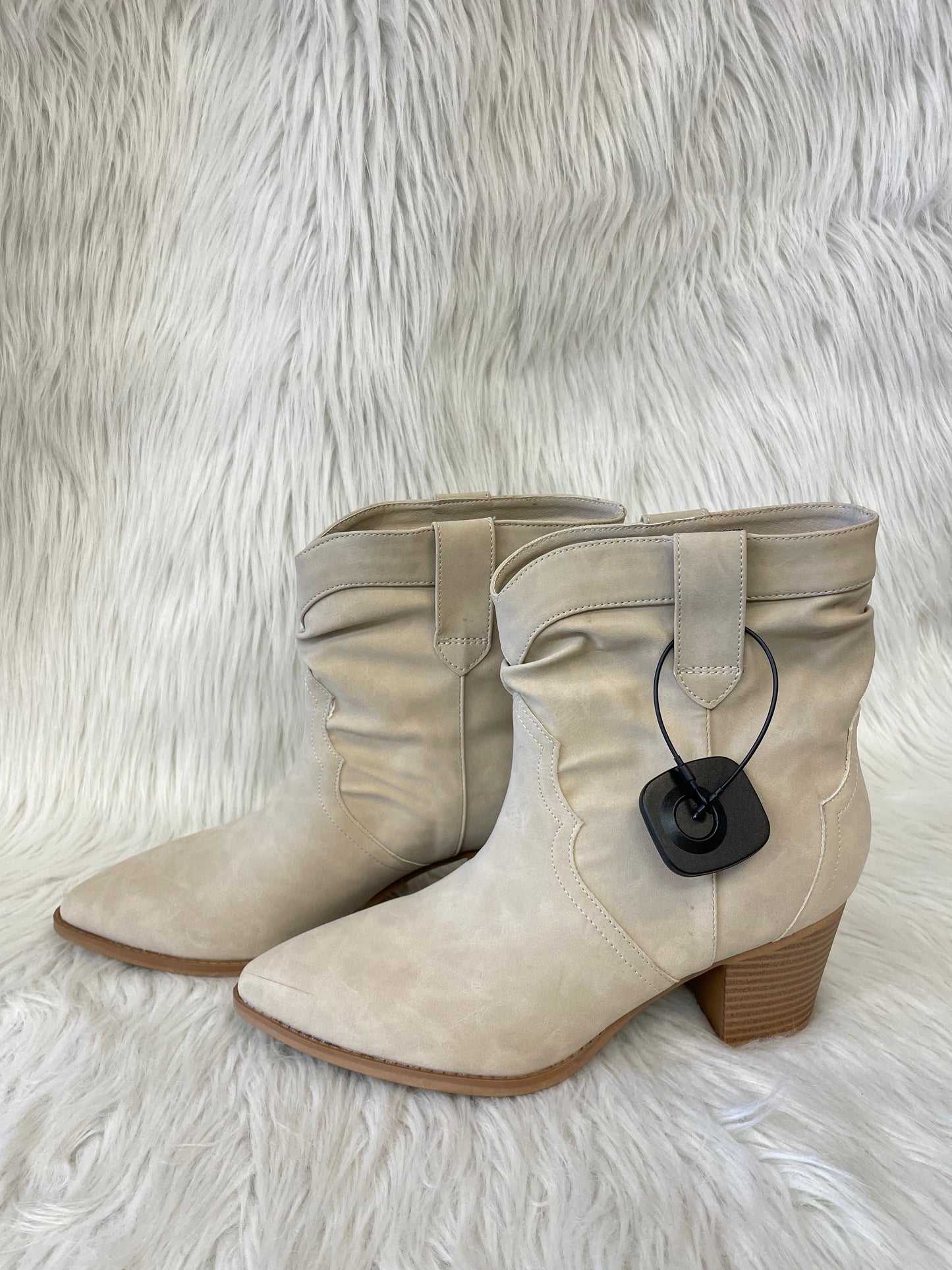 Boots Western By Time And Tru In Cream, Size: 10