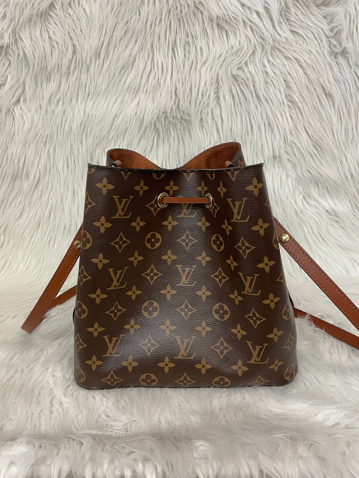 Crossbody Luxury Designer By Louis Vuitton, Size: Medium