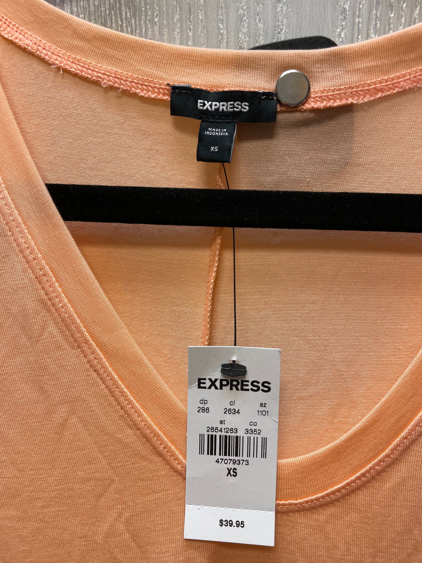 Top Short Sleeve By Express In Peach, Size: Xs