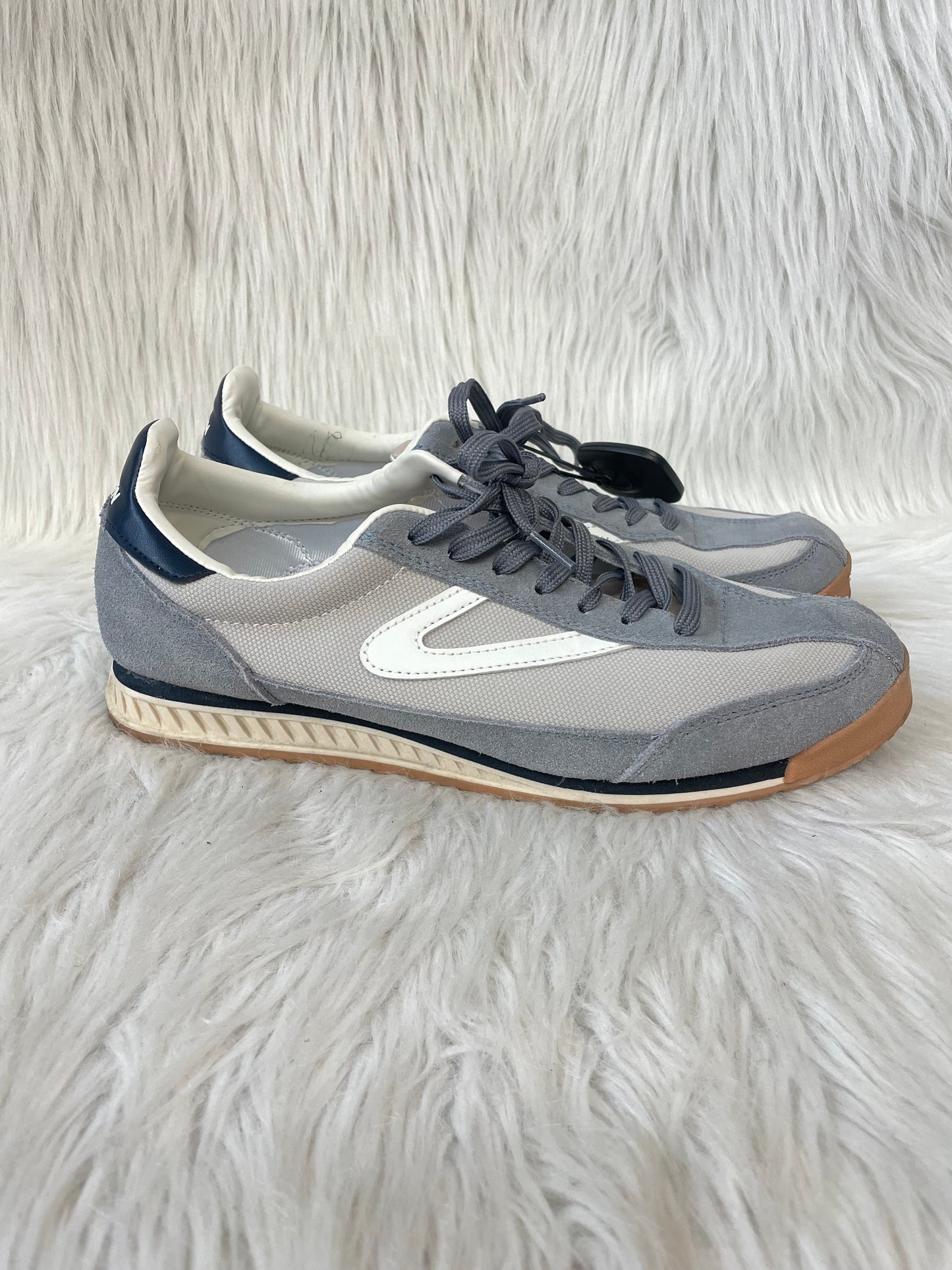 Shoes Sneakers By Cmc In Grey & White, Size: 11