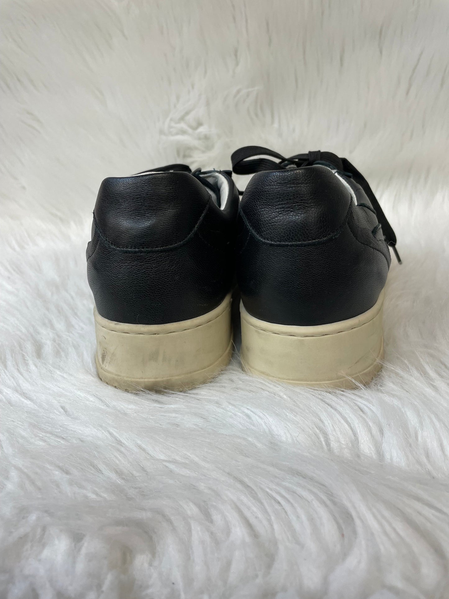 Shoes Sneakers By Cmc In Black & Cream, Size: 9